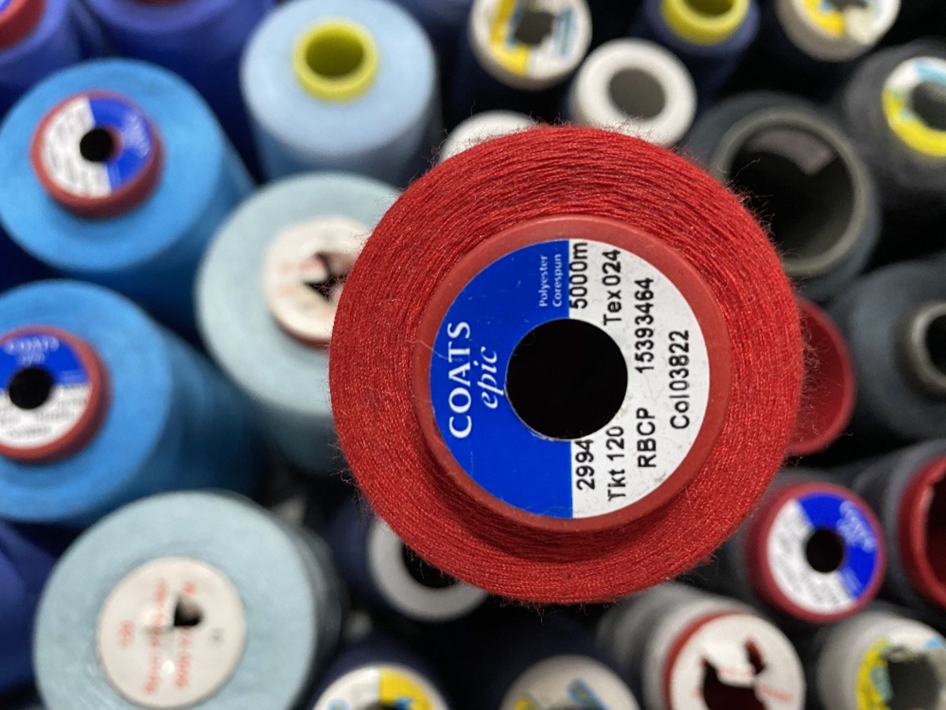 Approximately 225 x Various Colours & Sizes Of Polyester Sewing & Overlocking Thread - Image 12 of 28