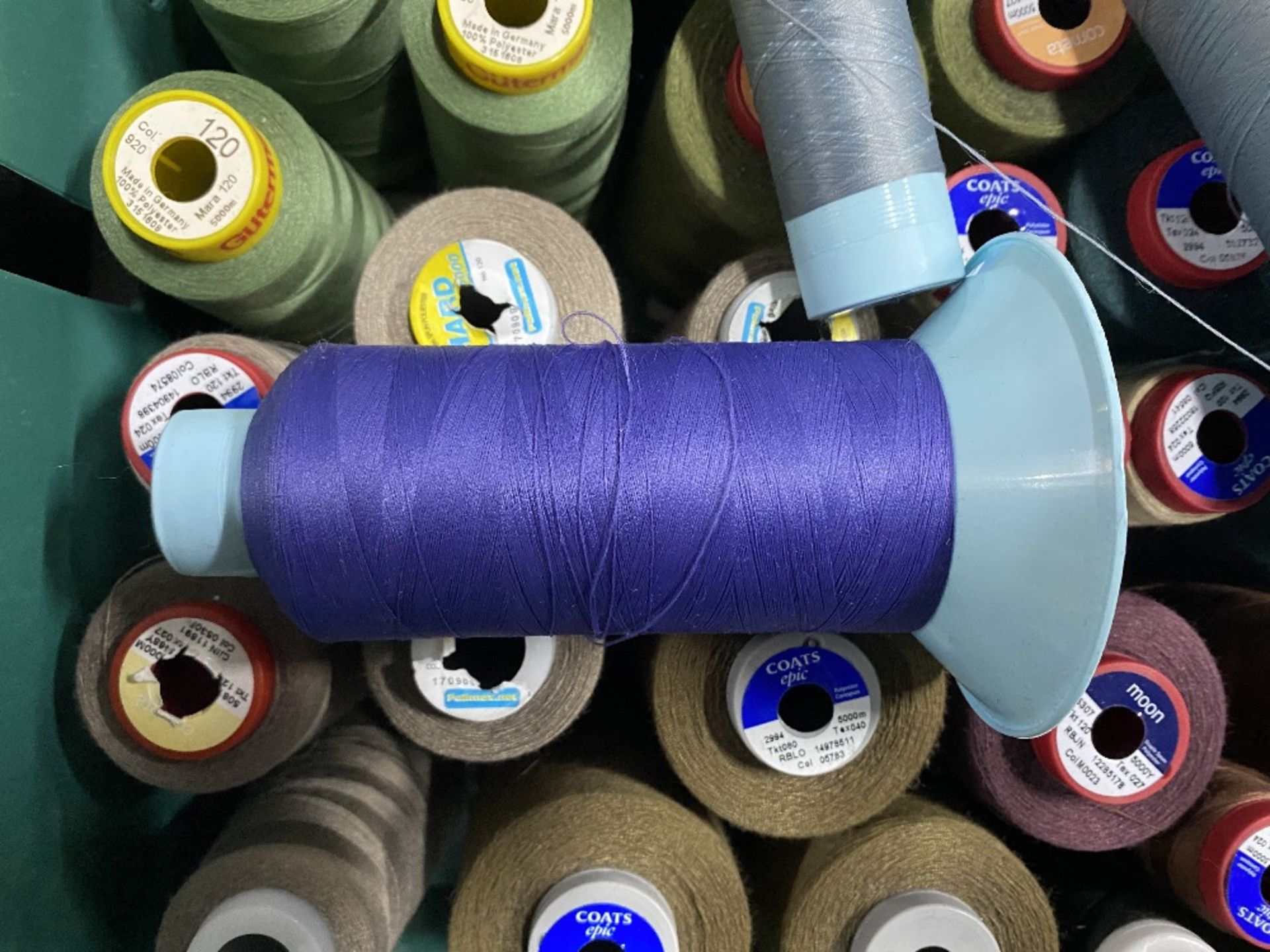 Approximately 225 x Various Colours & Sizes Of Polyester Sewing & Overlocking Thread - Image 24 of 28