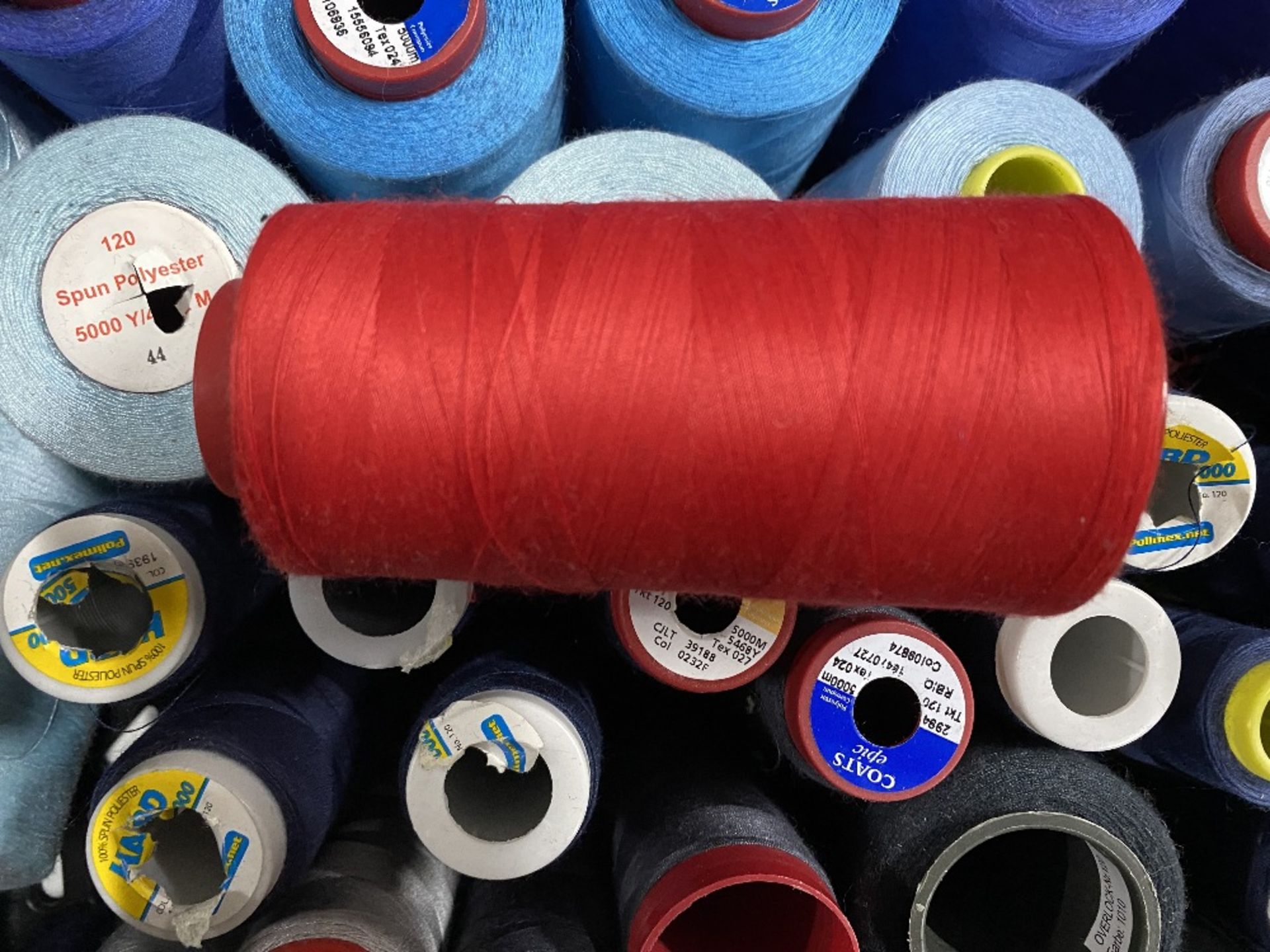 Approximately 225 x Various Colours & Sizes Of Polyester Sewing & Overlocking Thread - Image 13 of 28