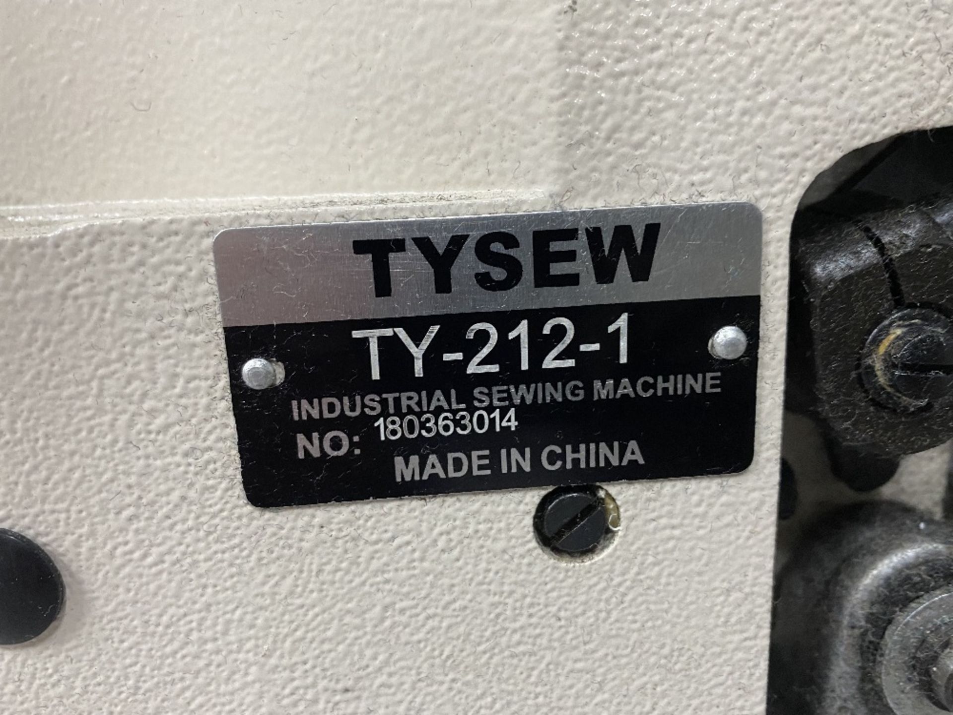 Tysew TY-212-1 Lockstitch Bar Tack Industrial Sewing Machine w/ Stand & Table Top - Image 4 of 8