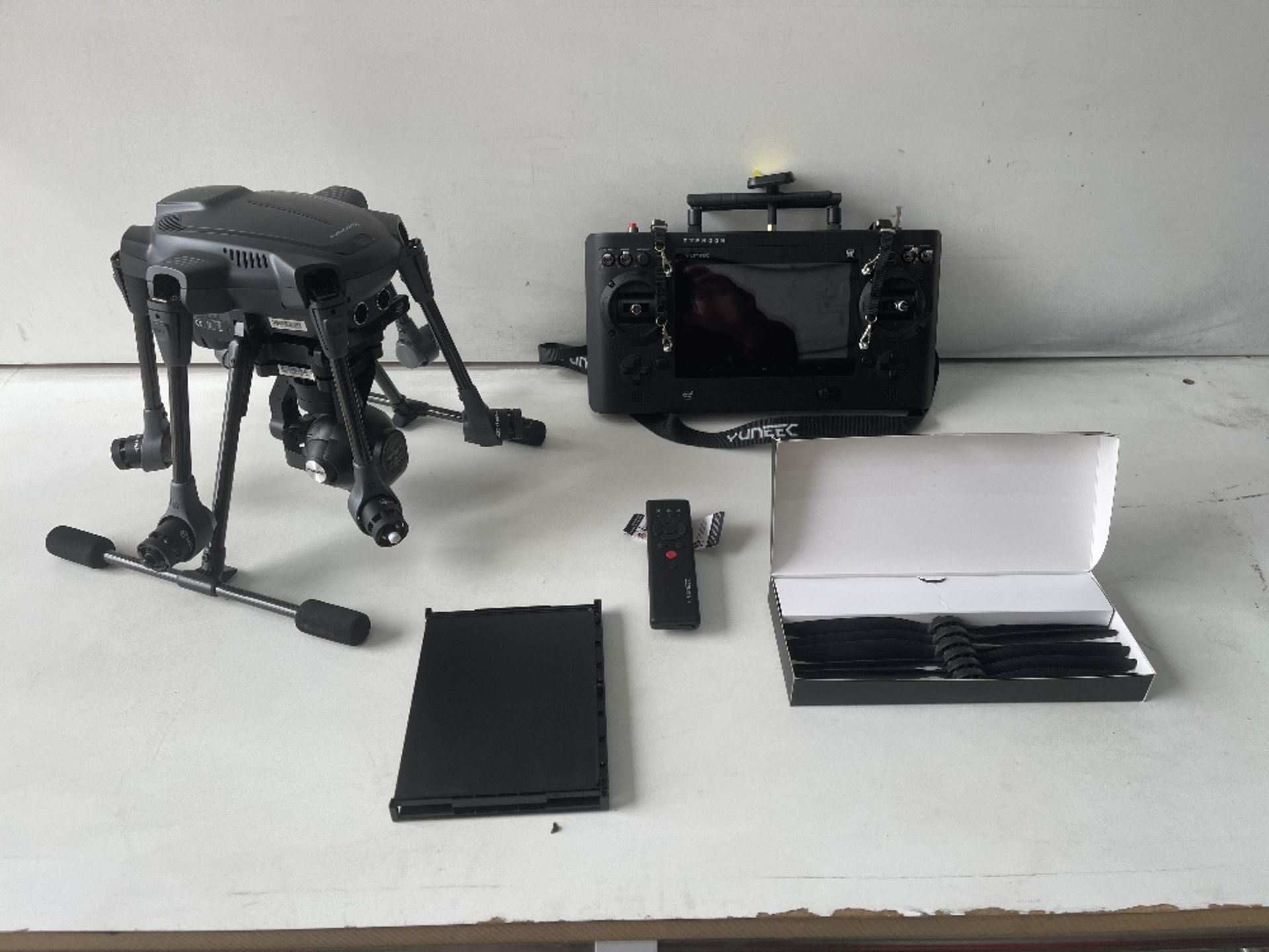 Yuneec Typhoon H Pro drone with intel obstacle avoidance YOM 2018 and accessories as listed - Image 12 of 38