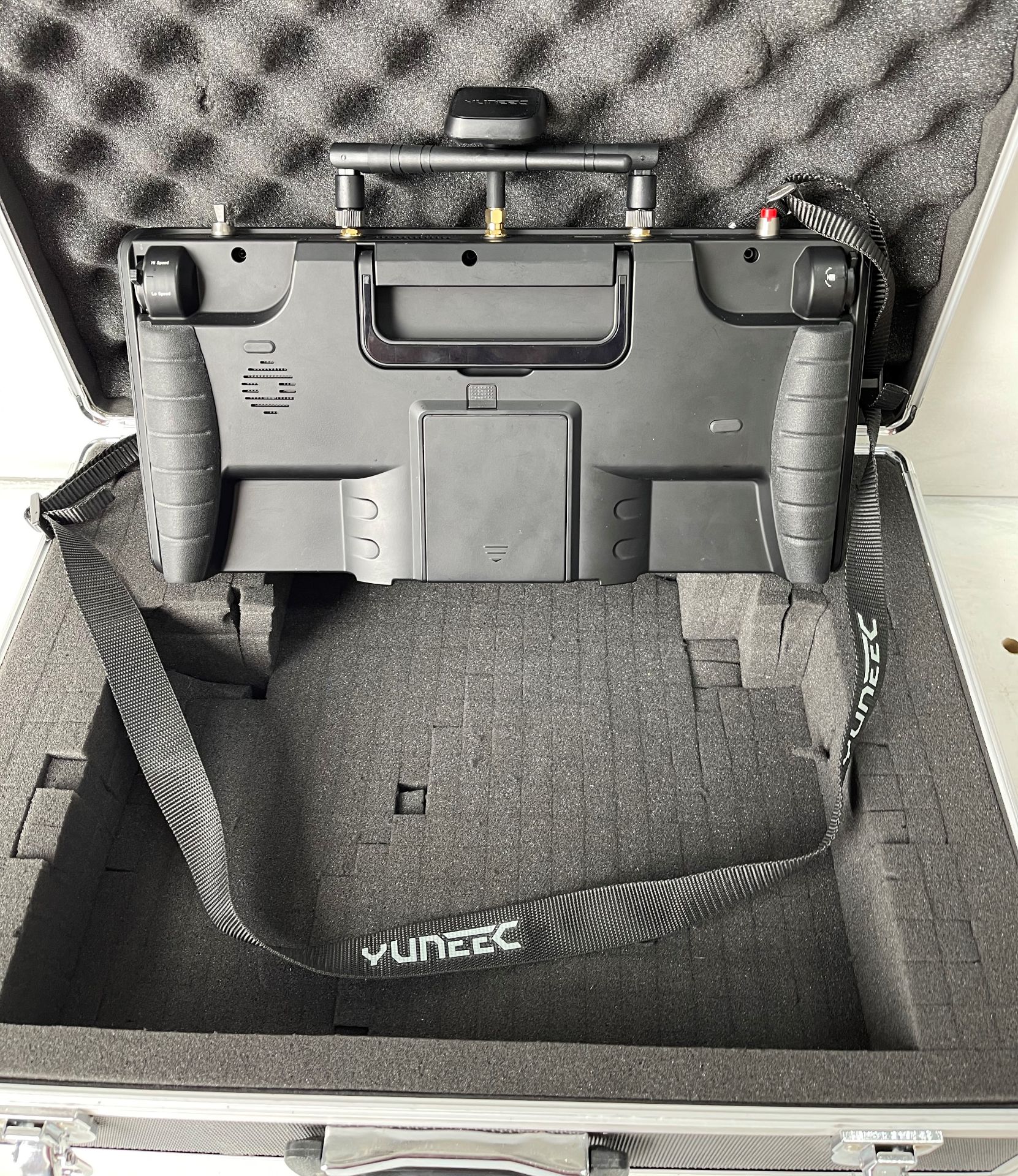 Yuneec H520 drone YOM 2019 and accessories as listed - Image 24 of 39