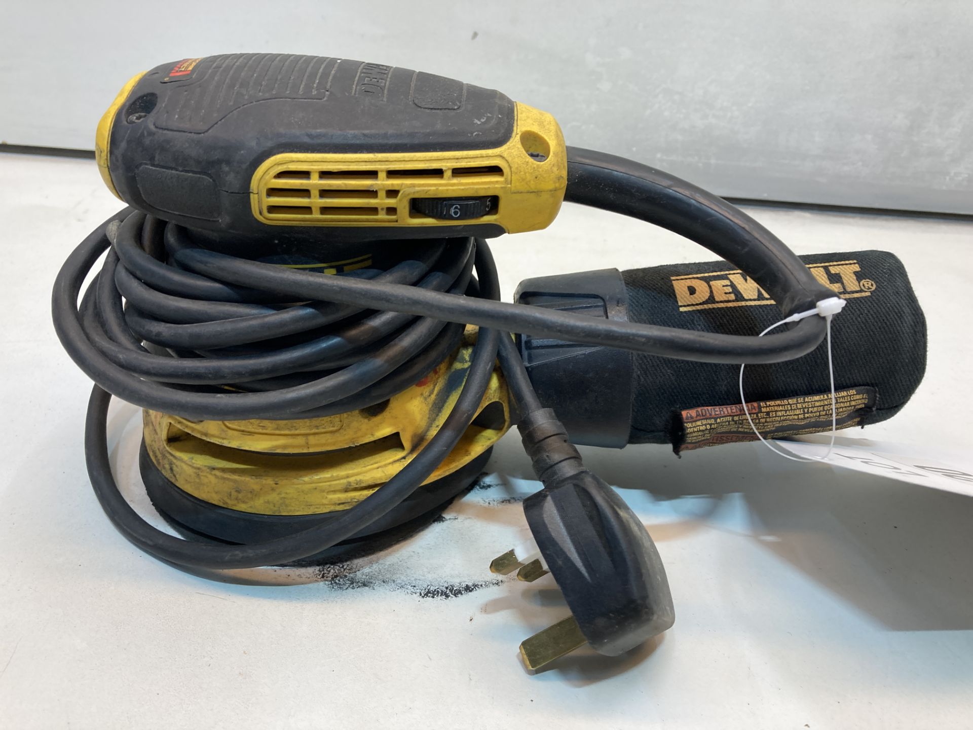 DeWalt DWE6423 Orbital Sander | 240v - Image 2 of 3