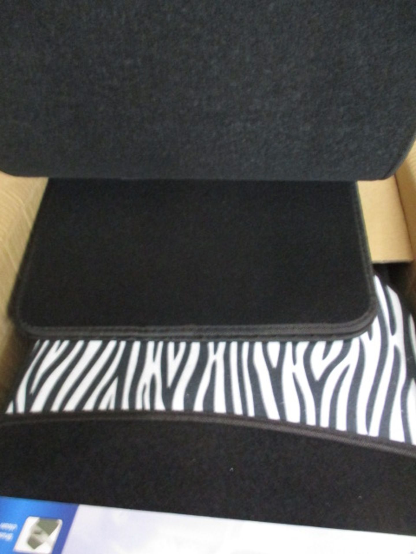 50 x Brand New Animal Style 4 Piece Car Mat Sets - Image 2 of 2