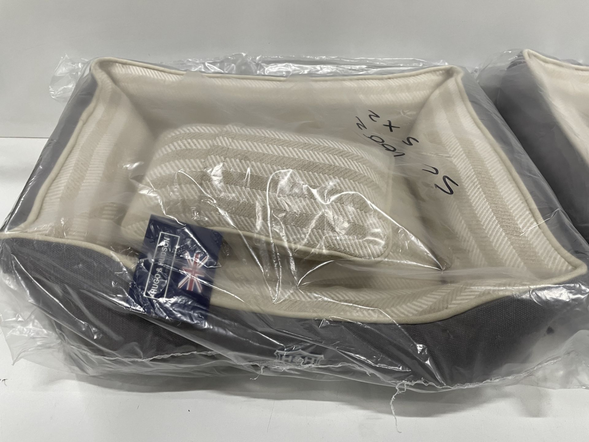 2 x Hugo & Hudson S Striped Pattern Canvas Pet Beds - Grey/Cream/White - RRP£79.98 - Image 2 of 2