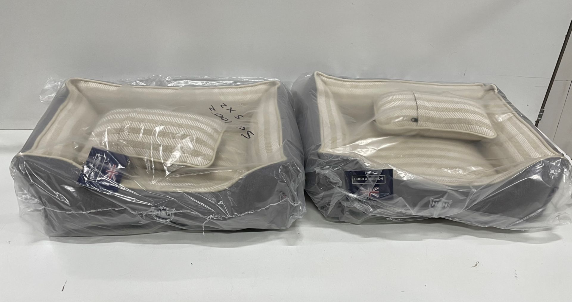 2 x Hugo & Hudson S Striped Pattern Canvas Pet Beds - Grey/Cream/White - RRP£79.98