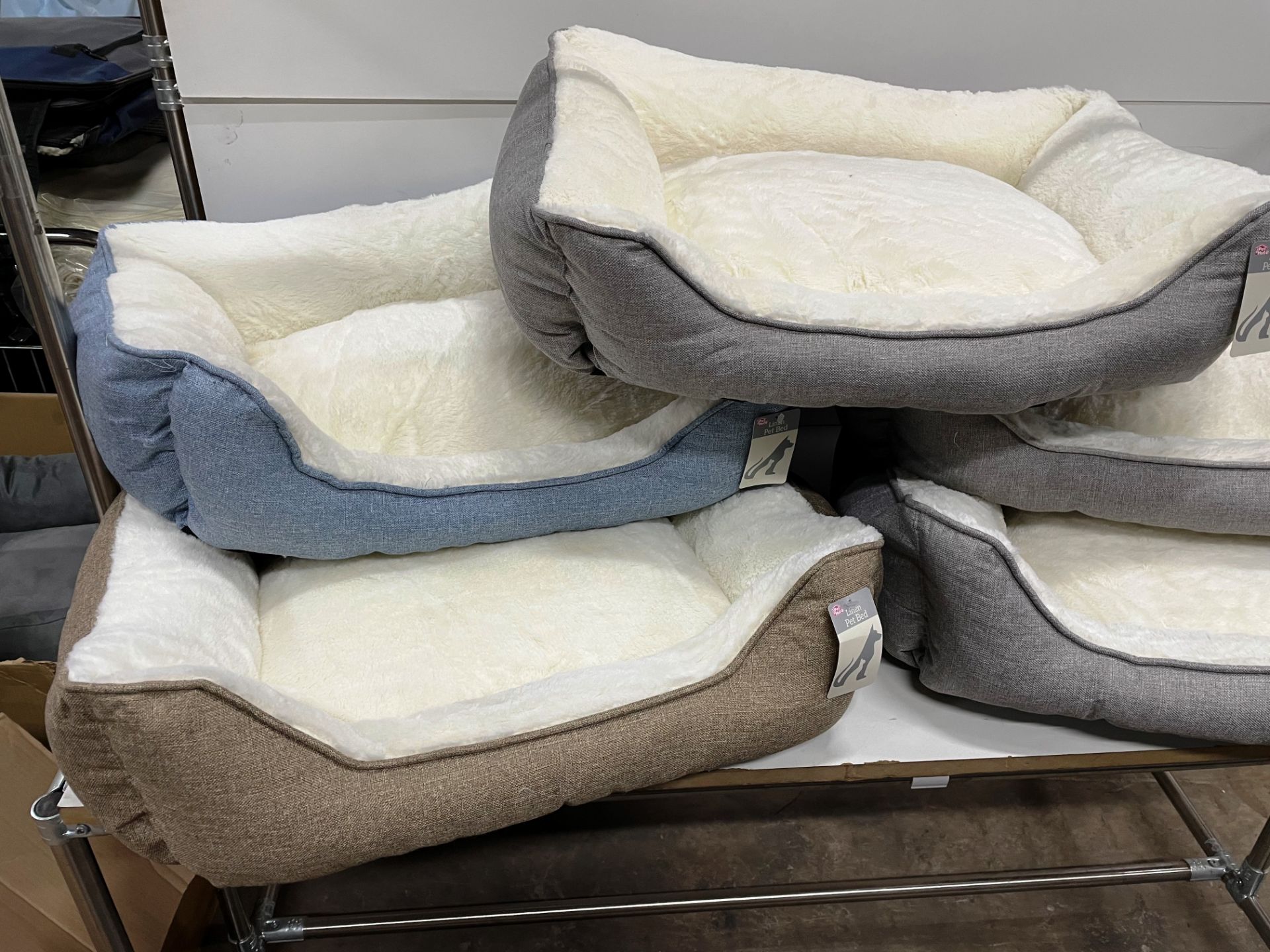 21 x Various Pet Beds - Good Stock/Samples/Faulty/Unfinished - As Pictured - Image 8 of 10