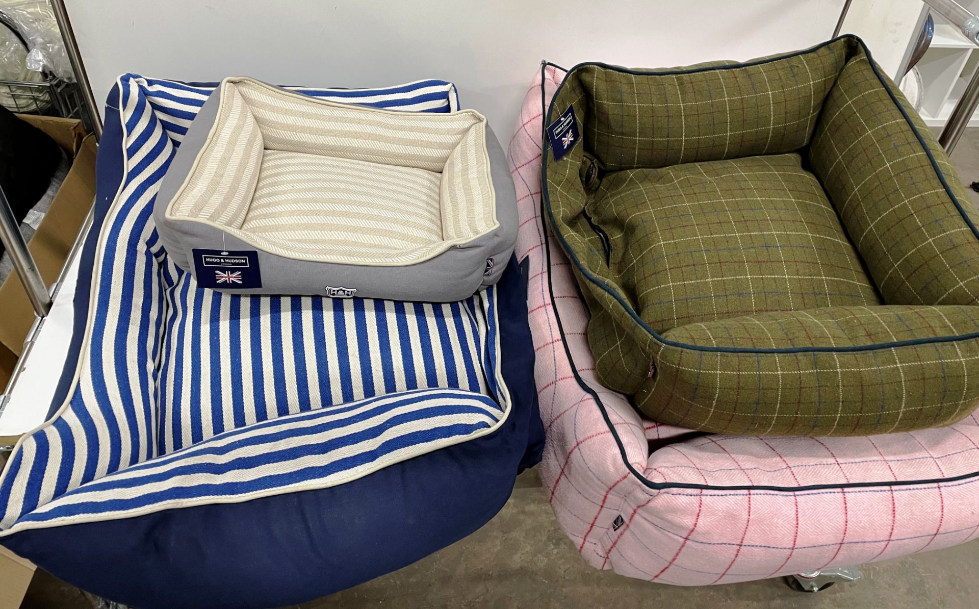 4+ x Hugo & Hudson Pet Beds & Covers - Samples/Faulty/Unfinished - As Pictured