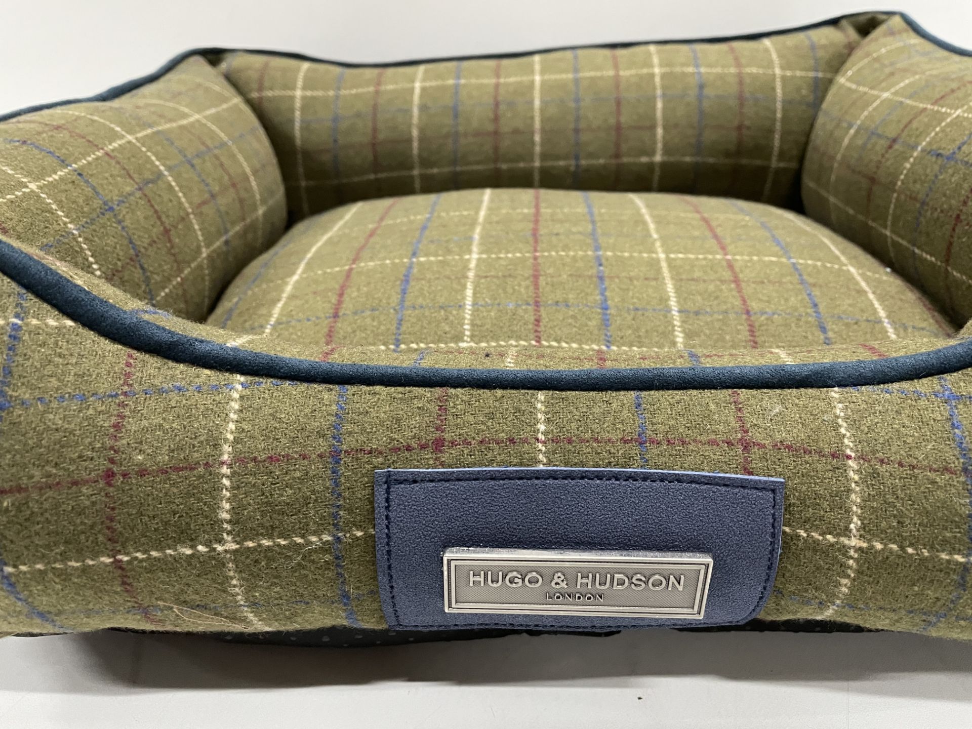 Hugo & Hudson S Checked Tweed Pet Bed - Dark Green - RRP£59.99 - Image 2 of 2