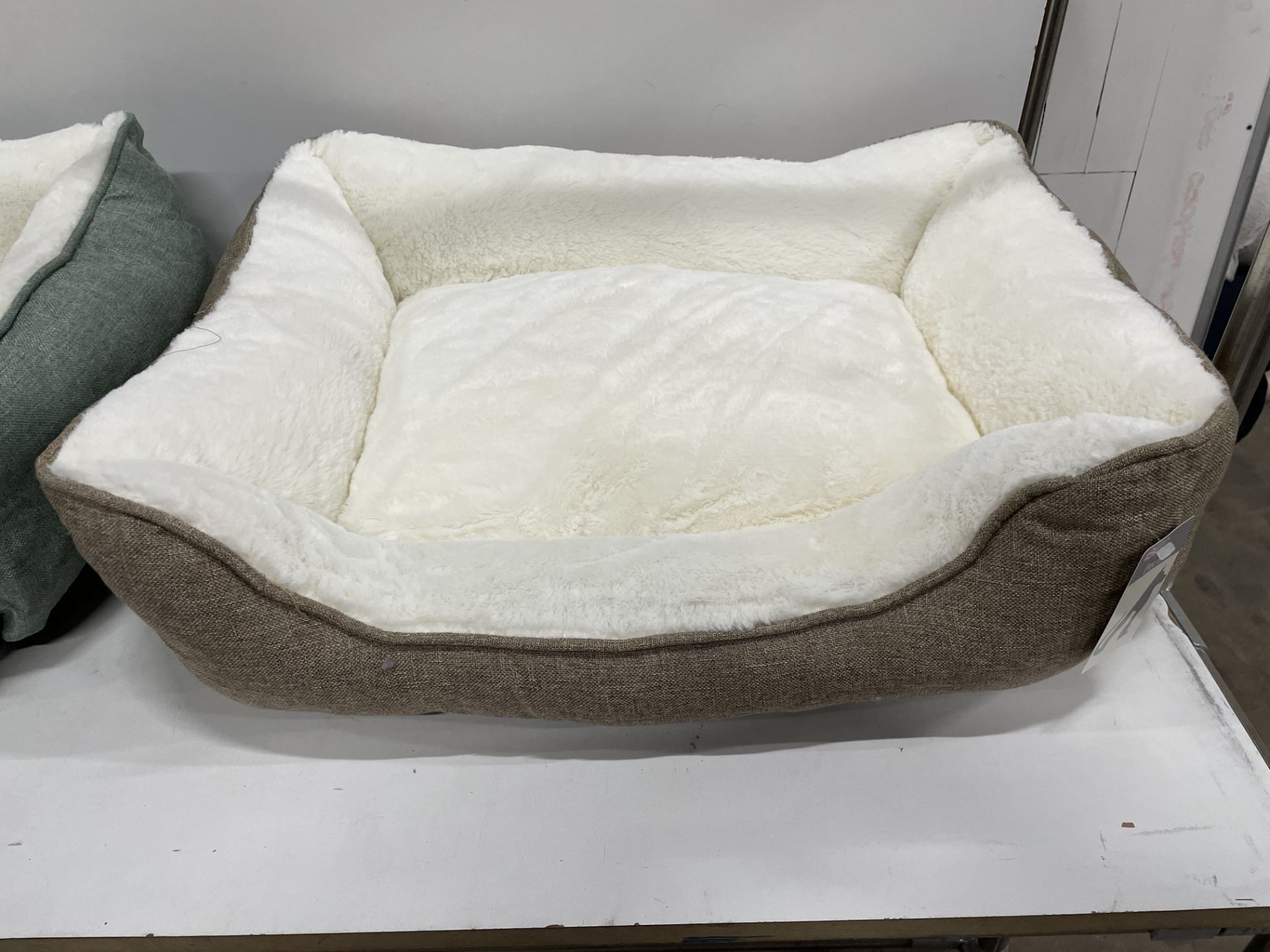 28 x Linen Square M Pet Beds - Brown - RRP£279 - RETAILER LABEL TO BE REMOVED