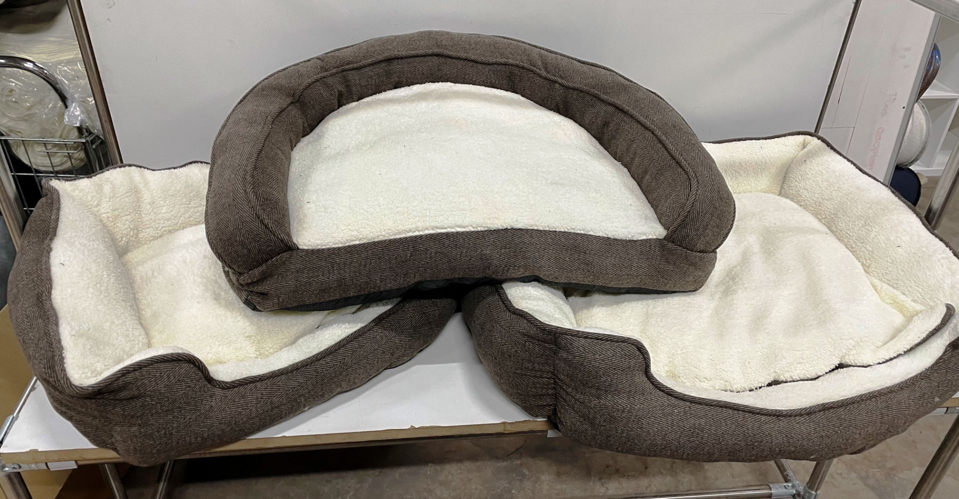 21 x Various Pet Beds - Good Stock/Samples/Faulty/Unfinished - As Pictured - Image 3 of 10