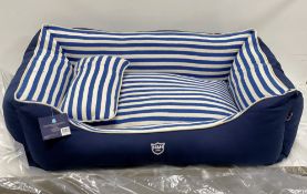 Hugo & Hudson L Striped Pattern Canvas Pet Bed - Blue/Cream - RRP£79.99