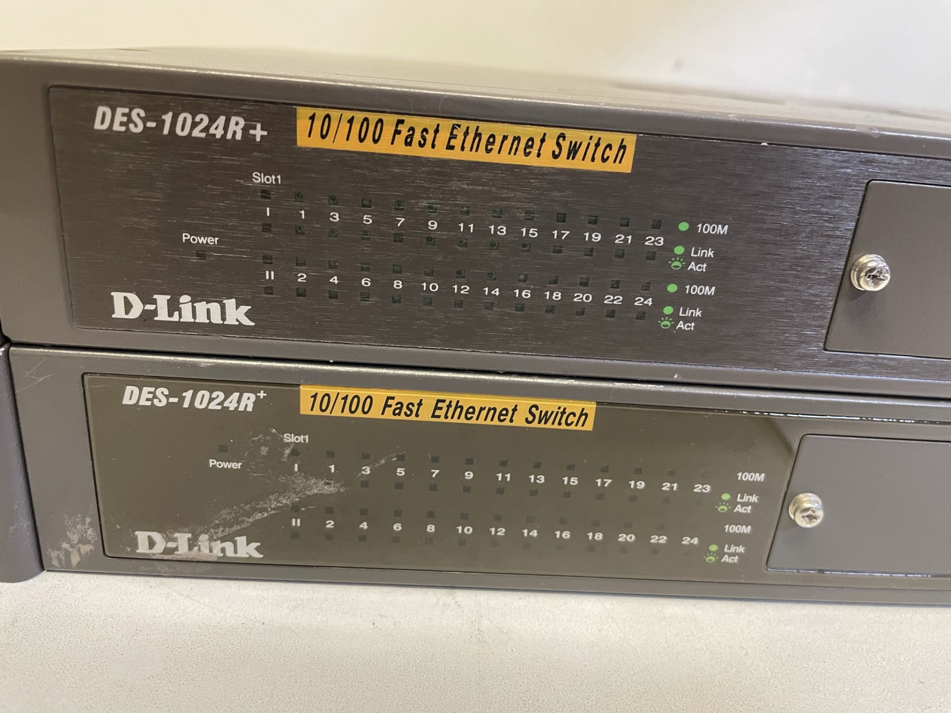 2 x D-Link DES-1024R+ 10/100 Fast Ethernet Switches - Image 4 of 4