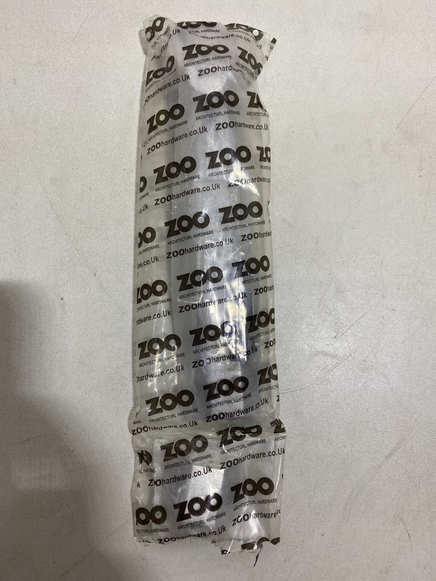 10 x Zoo Hardware - ZAB100CCP Surface Bolts