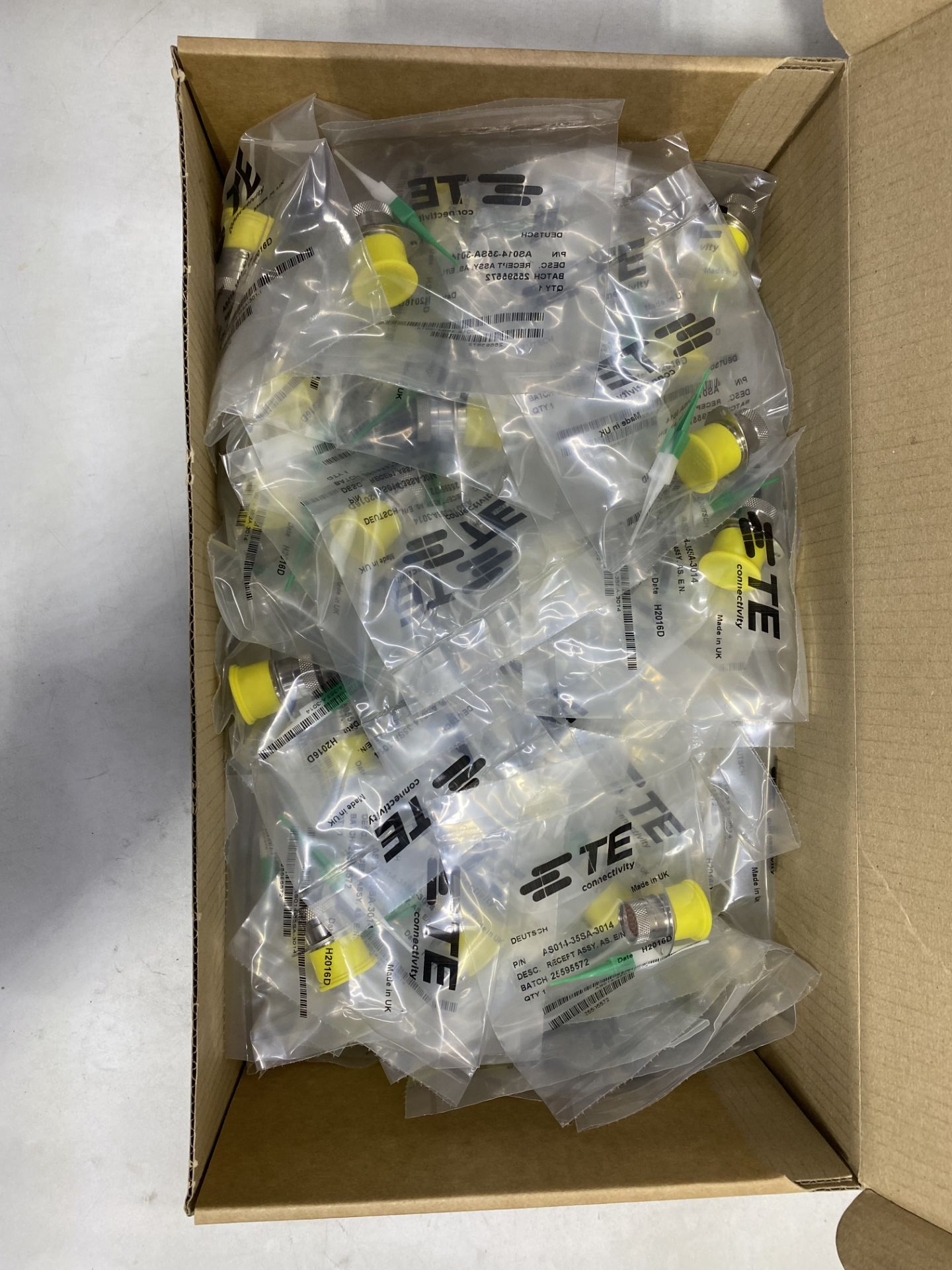 Approximately 2,600 x TE Connectivity AS014-35SA/PN Ventilator Plug Connectors - Image 3 of 3