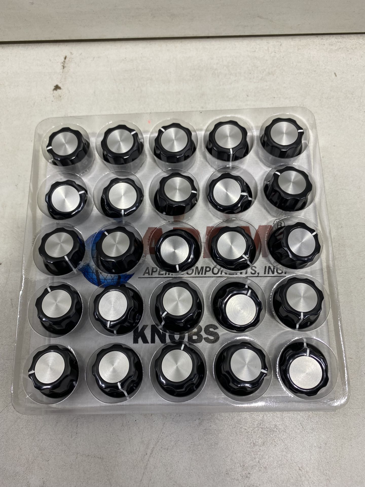 20 x Packs of 25 Apem Components Inc MPKES 90B1/4 Black Control Knobs/Dials - Image 3 of 4