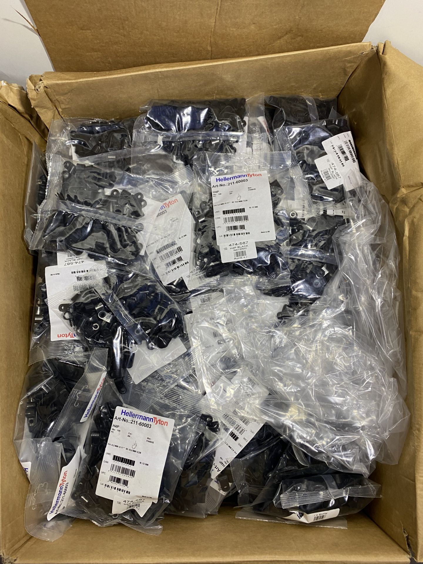 Approximately 10,000 x Hellermann Tyton 211-60003 Black Cable Clips/Clamps