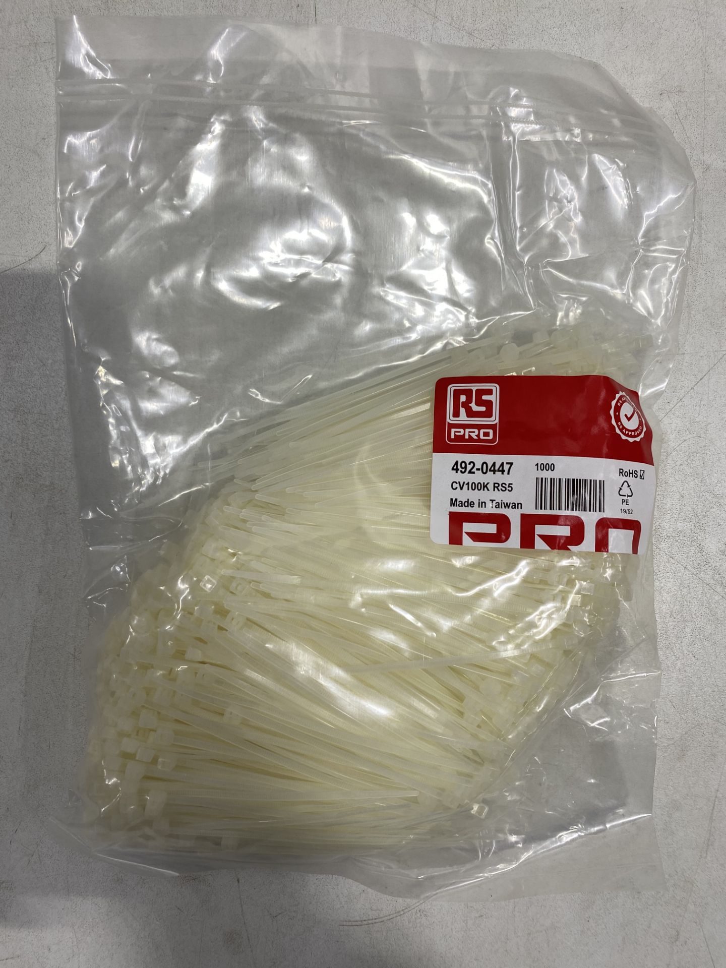 Approximately 70,000 x RS Pro 492-0447 100mm Natural Nylon Cable Ties - Image 2 of 4