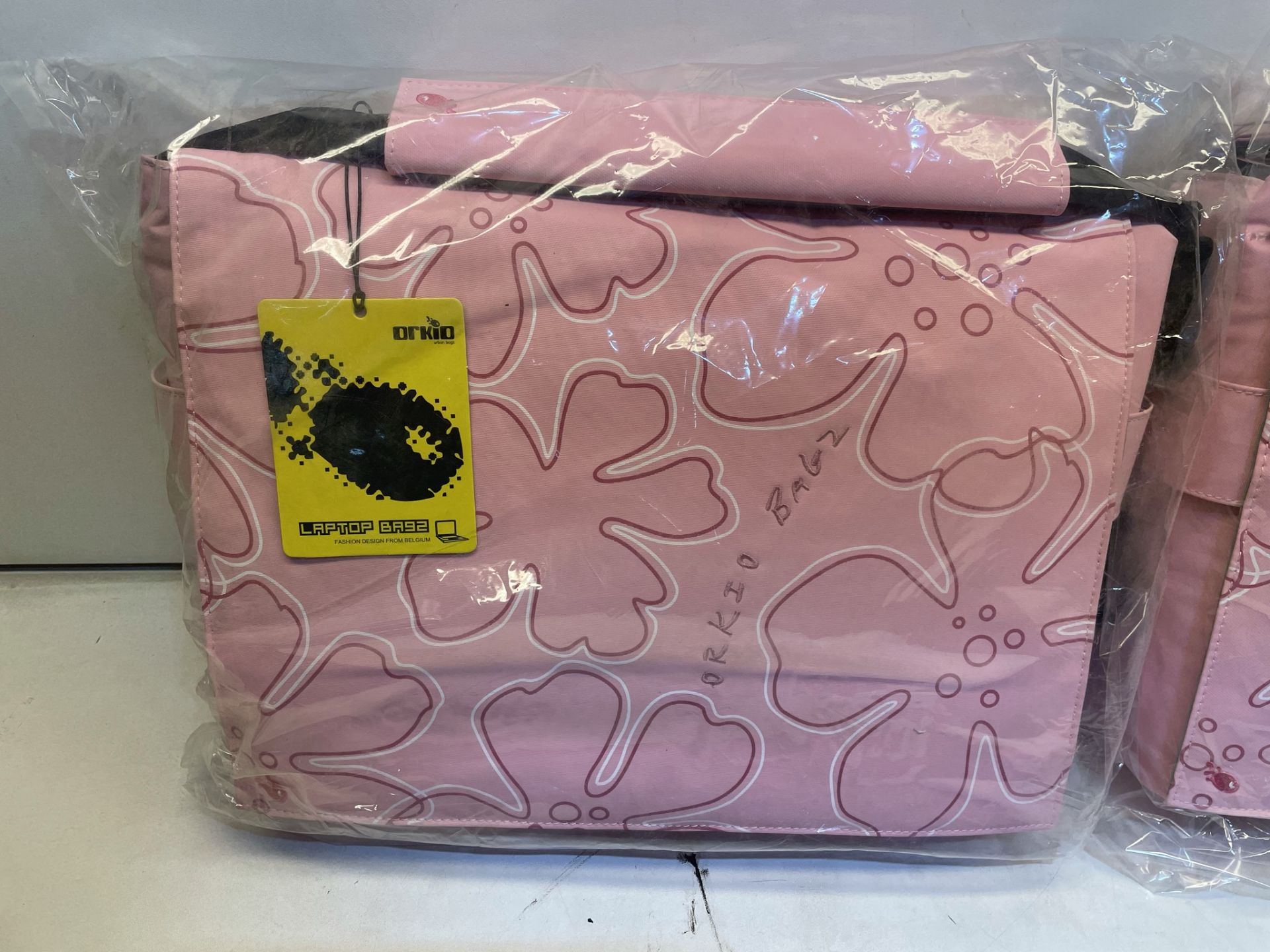 24 x Orkio 0914001 15.4" Urban Laptop Messenger Bags in Pink - Image 2 of 5