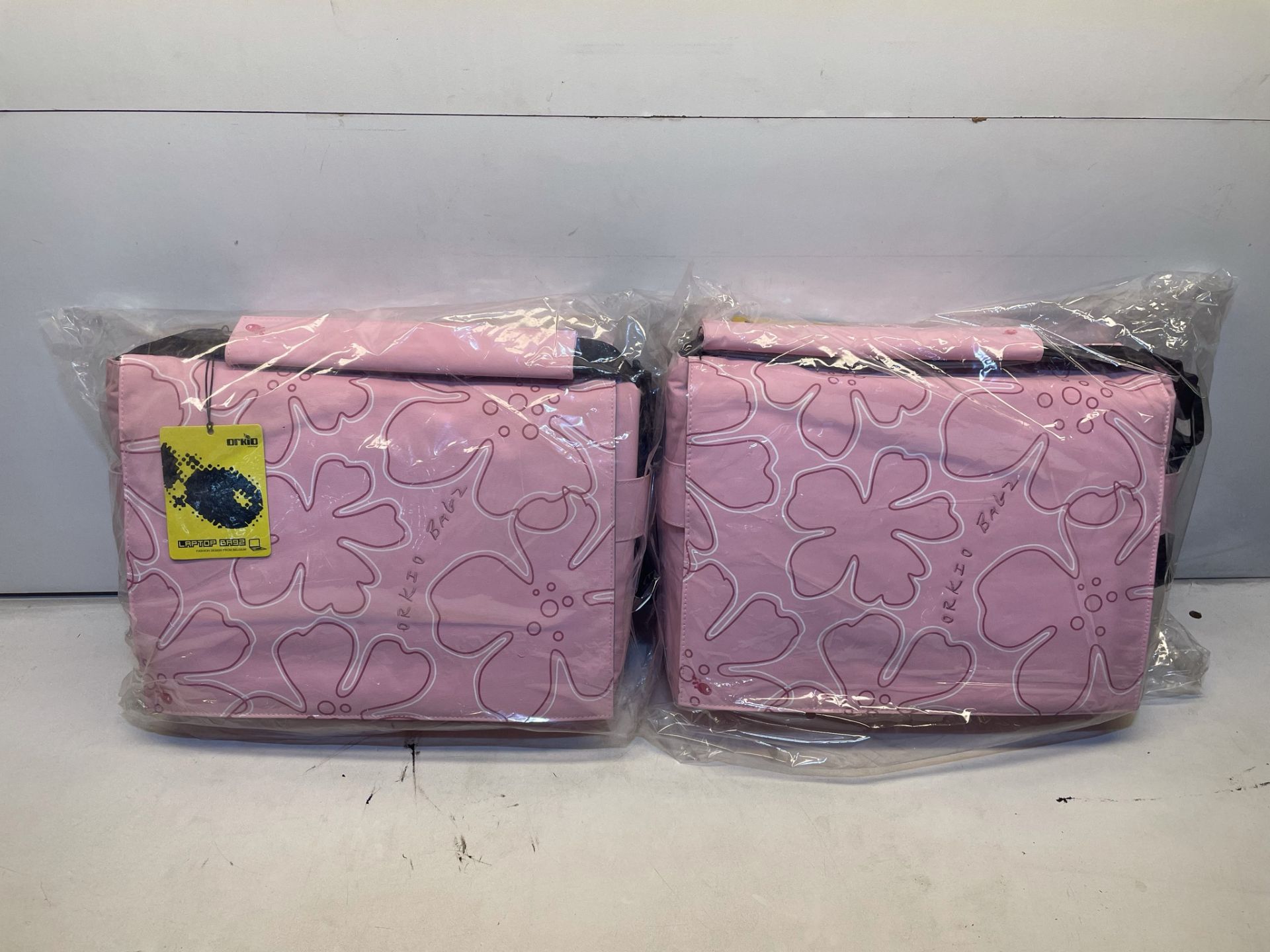 24 x Orkio 0914001 15.4" Urban Laptop Messenger Bags in Pink