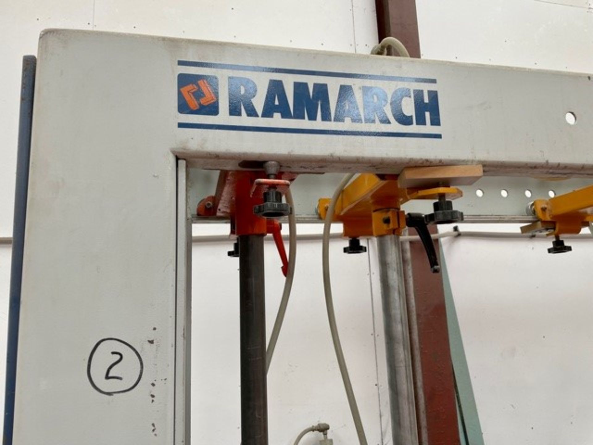 Ramarch PN28 Pneumatic Frame Press | YOM: 2002 - Image 2 of 9