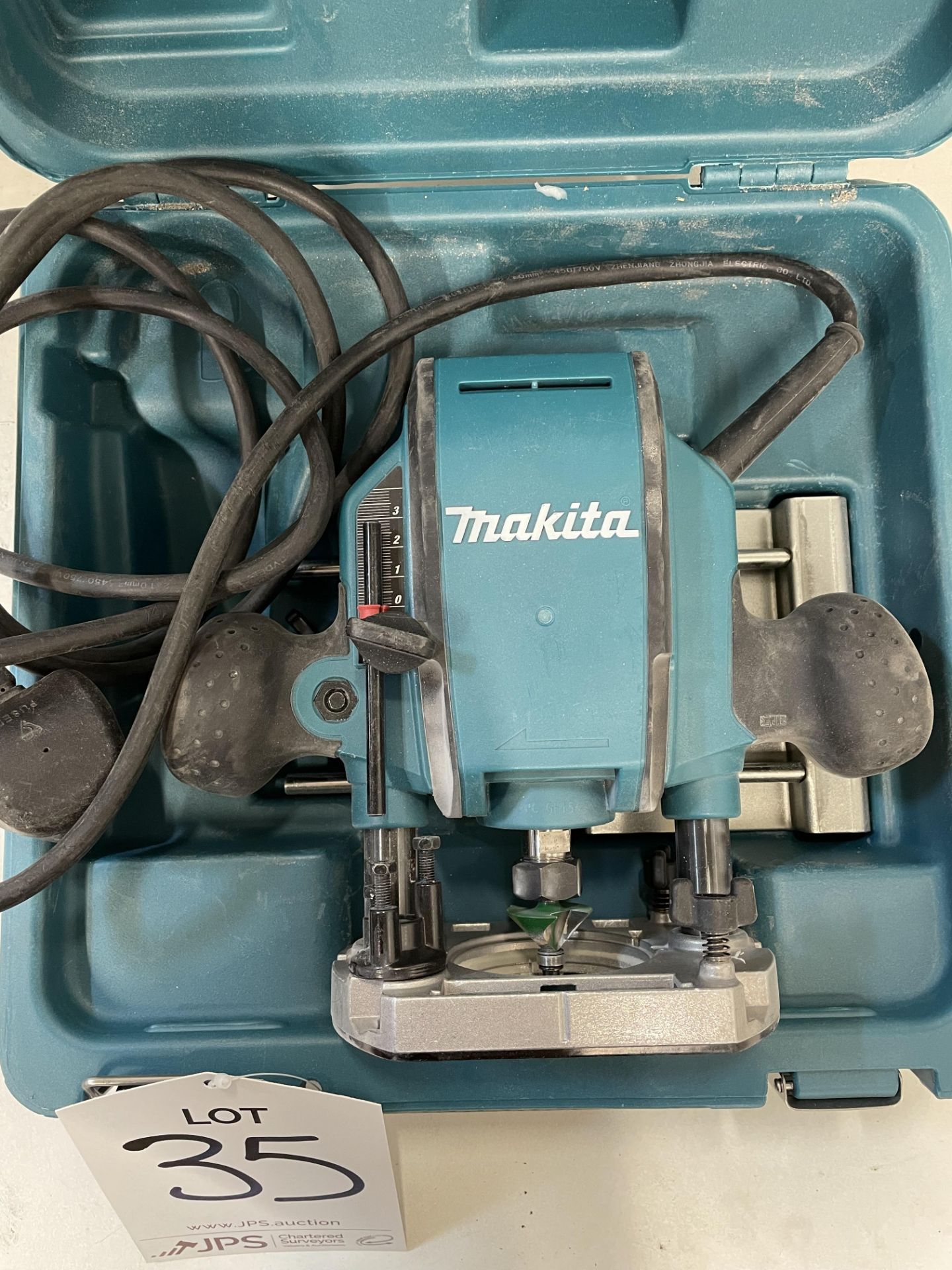 Makita RP0900 Electric Plunge Router 240V w/ Case - Image 3 of 6