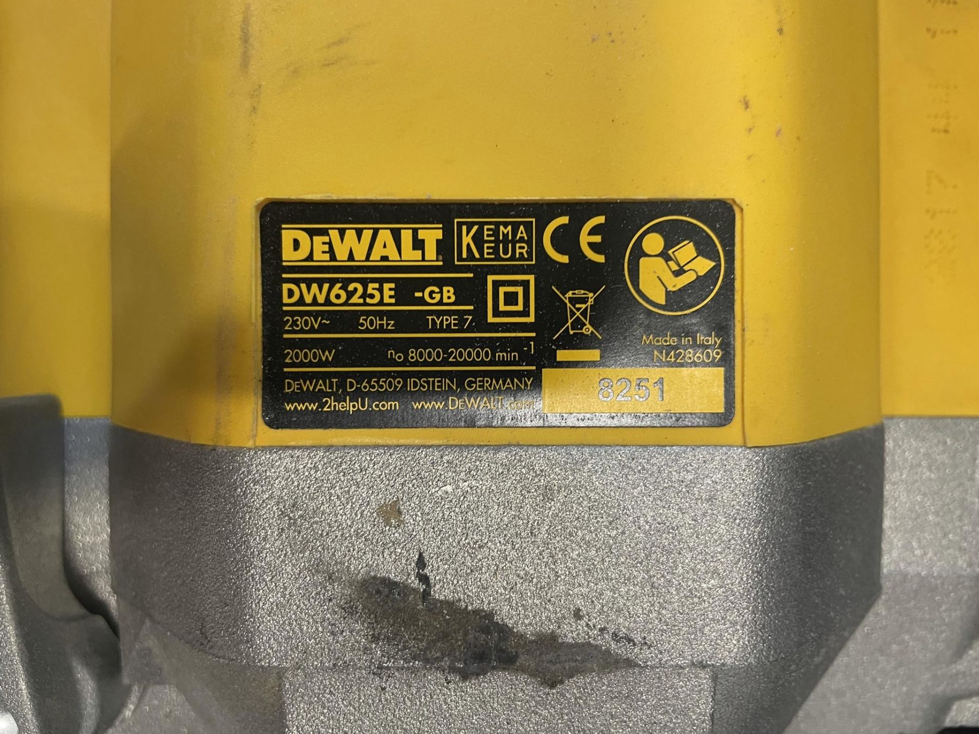 Dewalt DW625E Variable Speed Router in Case - Image 4 of 4