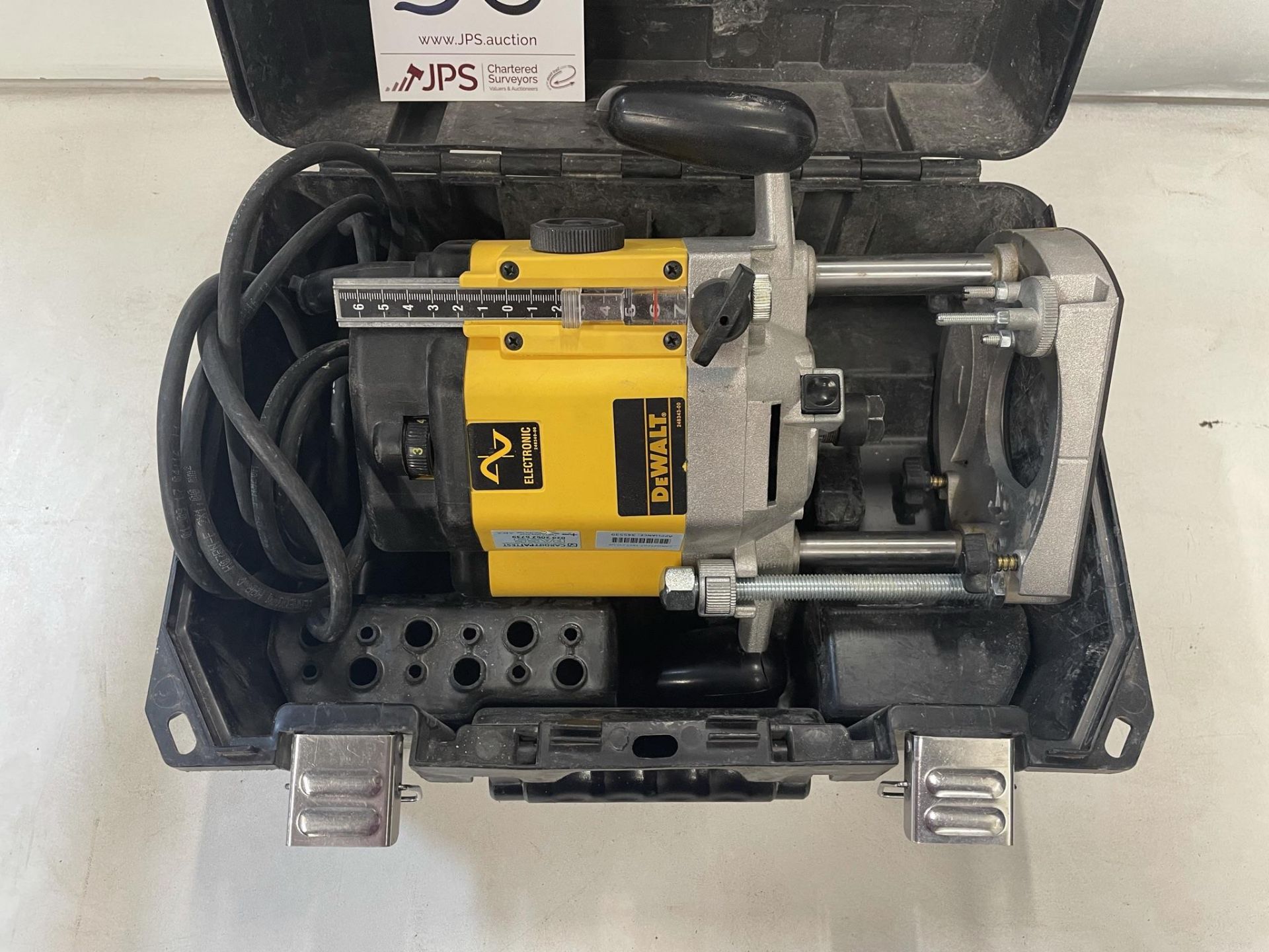Dewalt DW625E Variable Speed Router in Case - Image 2 of 4