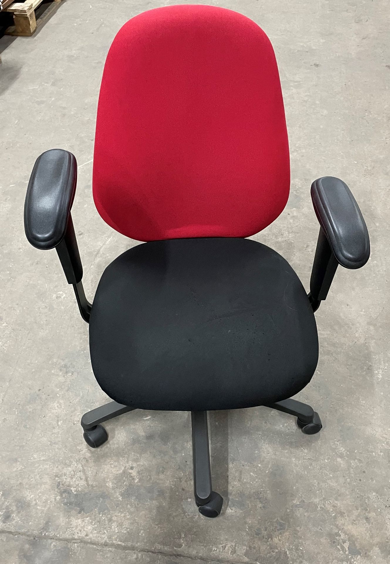 5 x Fabric Operator Chairs w/Arm Rests and Five Star Wheel Base