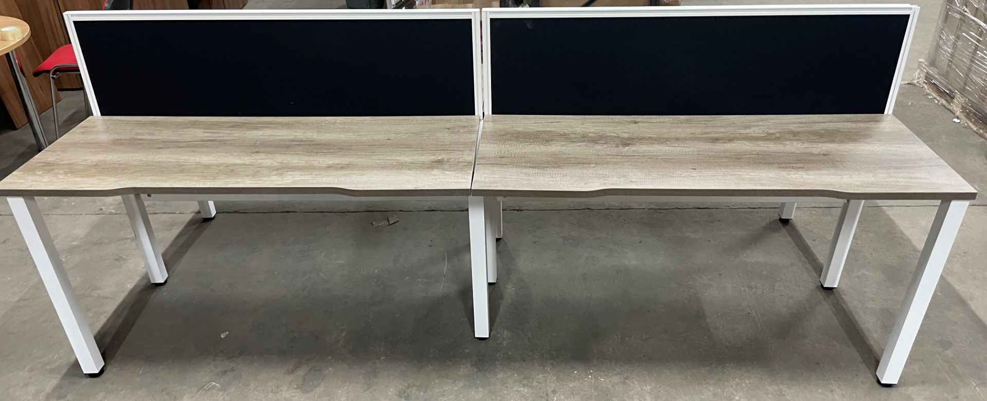 4 Station Desk w/Privacy Screen | Overall L: 280cm x W: 124cm - Image 3 of 3