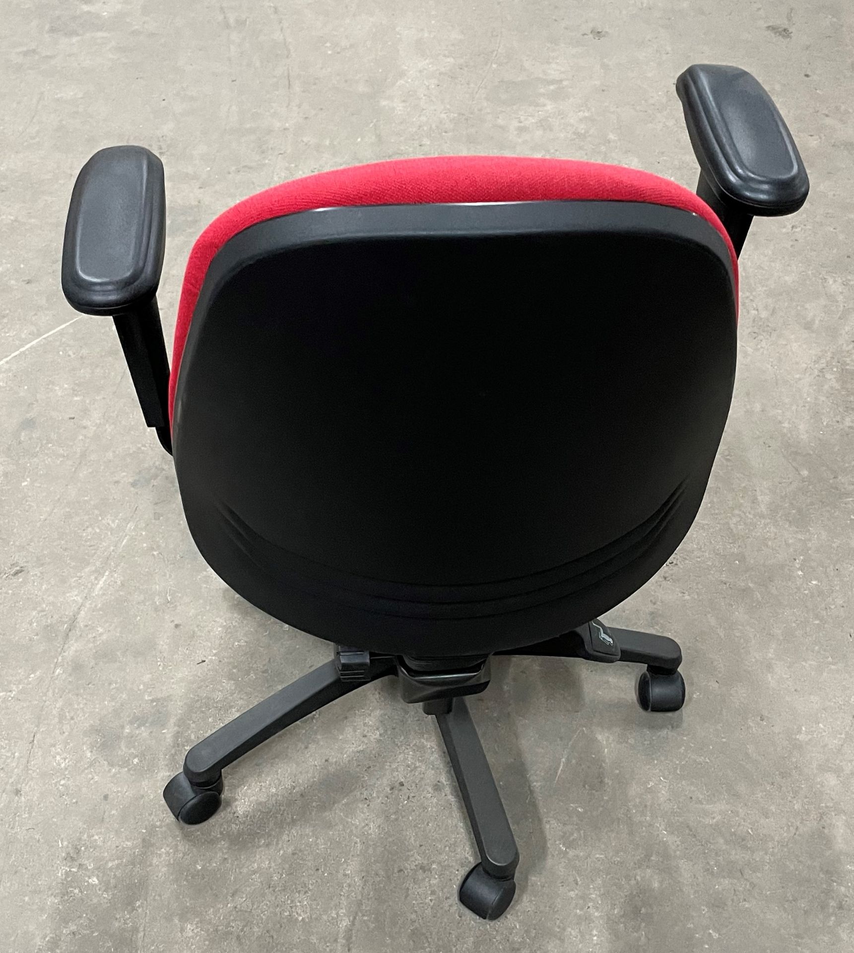 5 x Fabric Operator Chairs w/Arm Rests and Five Star Wheel Base - Image 3 of 4