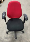 5 x Fabric Operator Chairs w/Arm Rests and Five Star Wheel Base