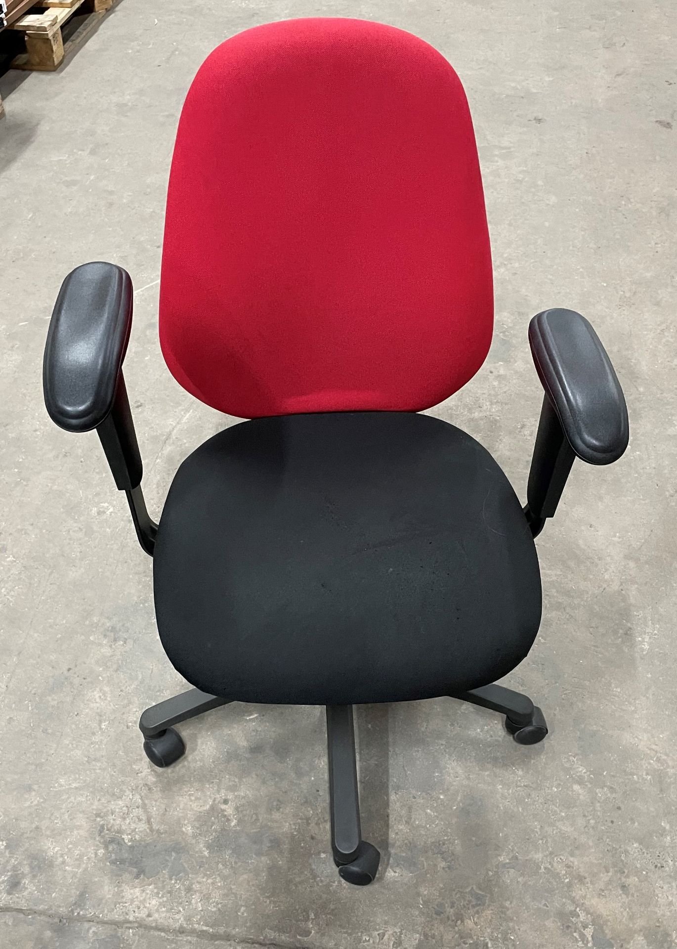 5 x Fabric Operator Chairs w/Arm Rests and Five Star Wheel Base