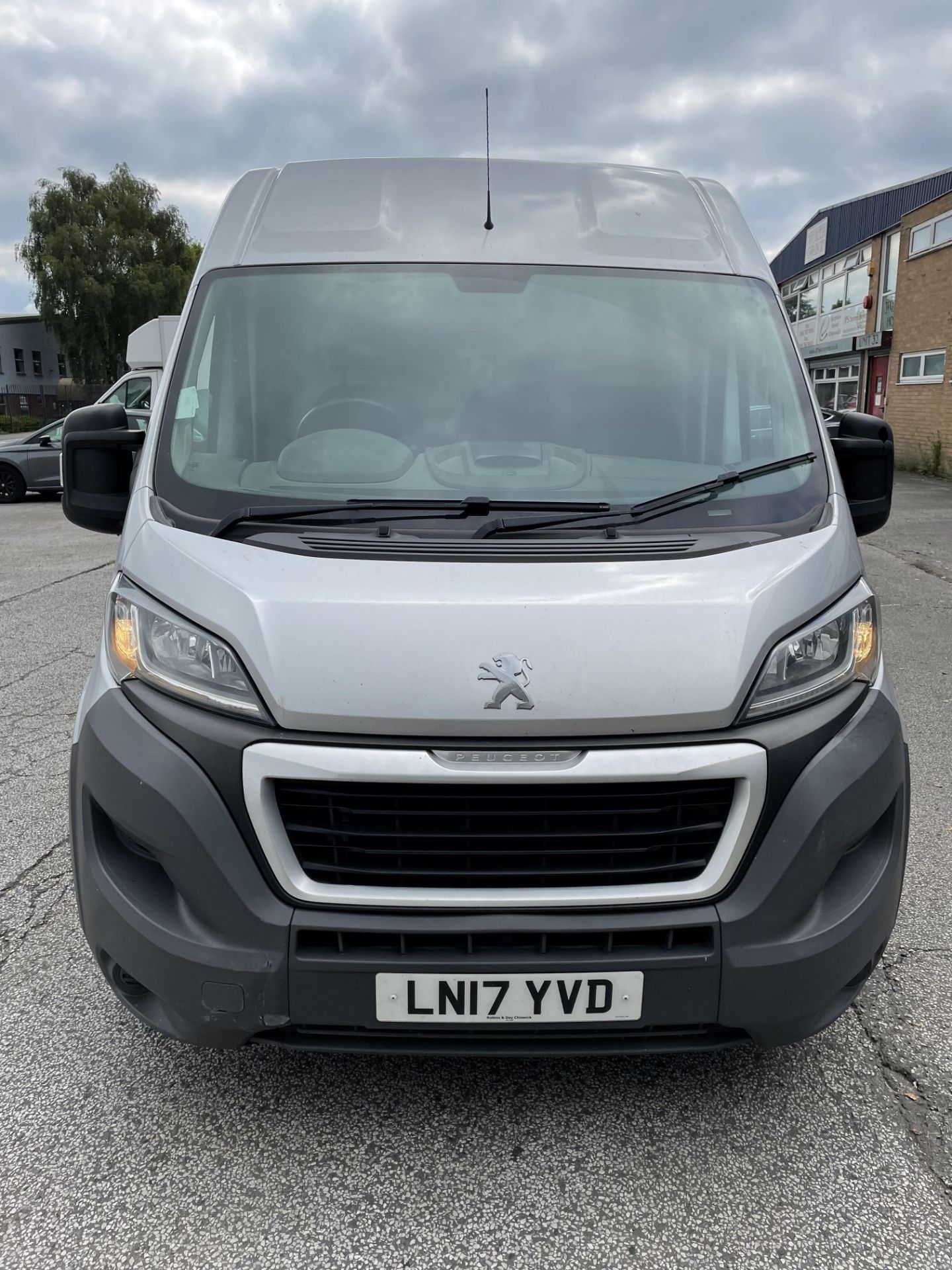 Peugeot Boxer 335 Pro L3H2 Blue H Panel Van | Reg: LN17 YVD | 77,277 Miles - Image 2 of 15