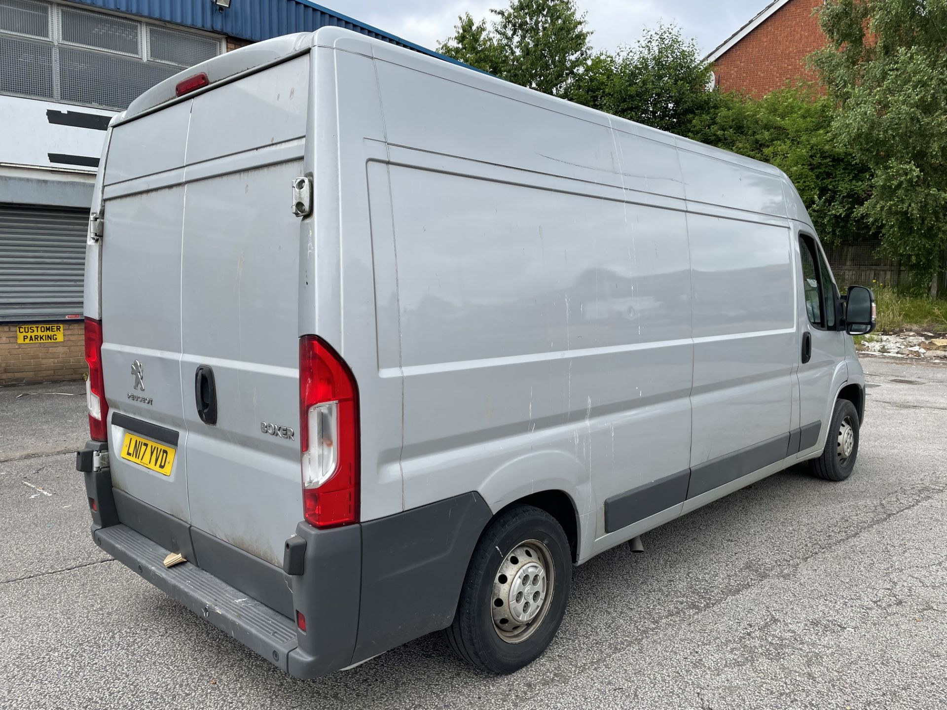 Peugeot Boxer 335 Pro L3H2 Blue H Panel Van | Reg: LN17 YVD | 77,277 Miles - Image 7 of 15