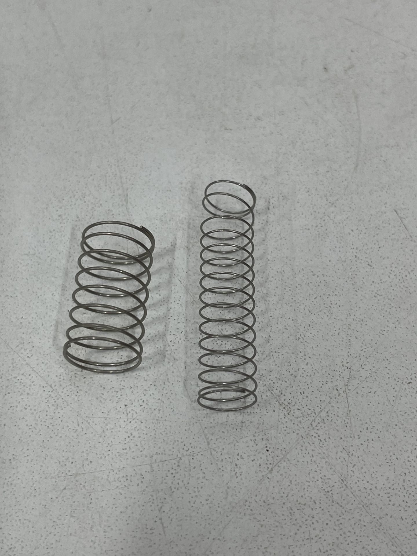 Approximately 1000 x Various Light Pressure Springs - Image 2 of 5