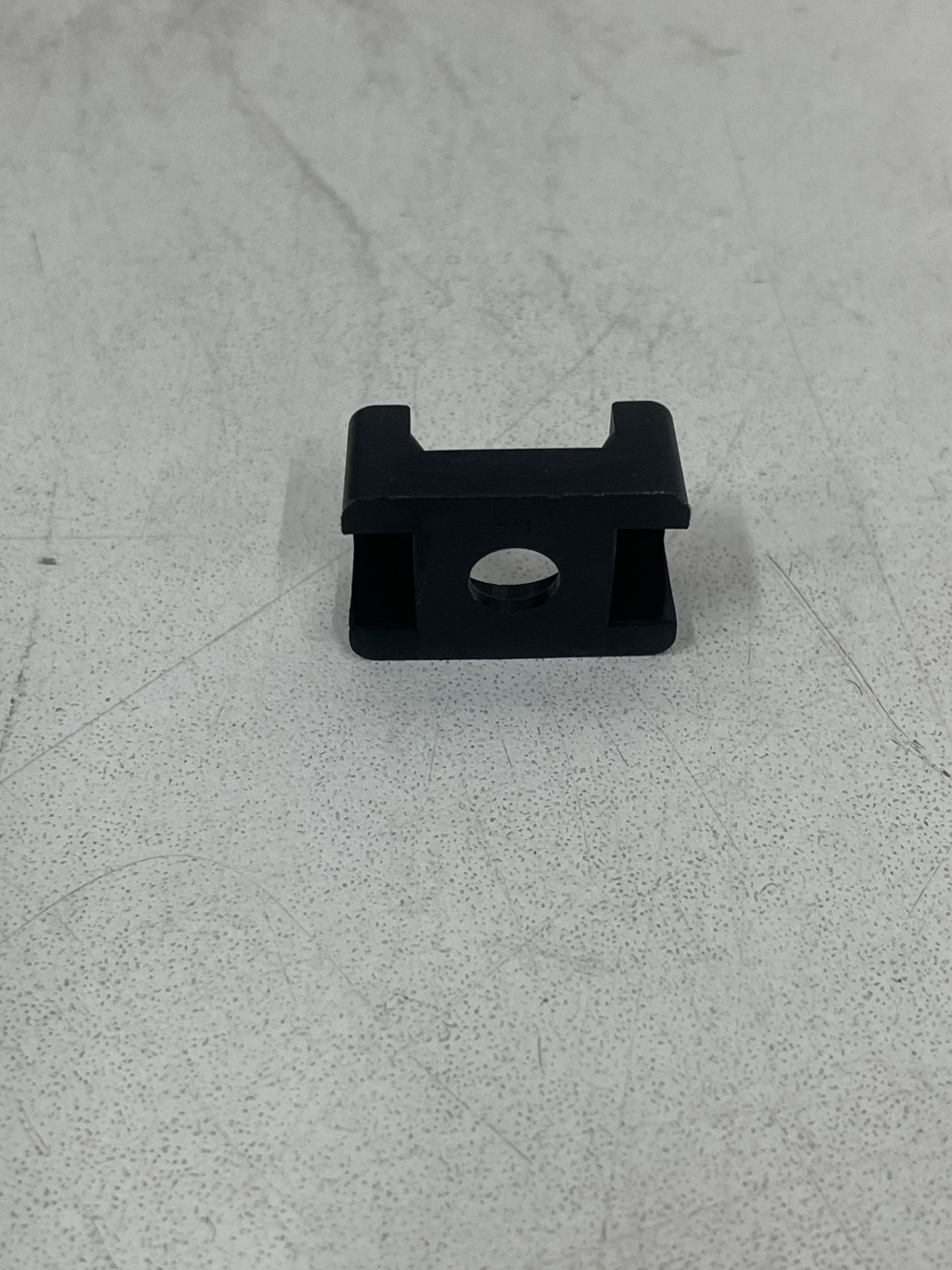 Approximately 700 x Black Plastic Clips - Image 4 of 6