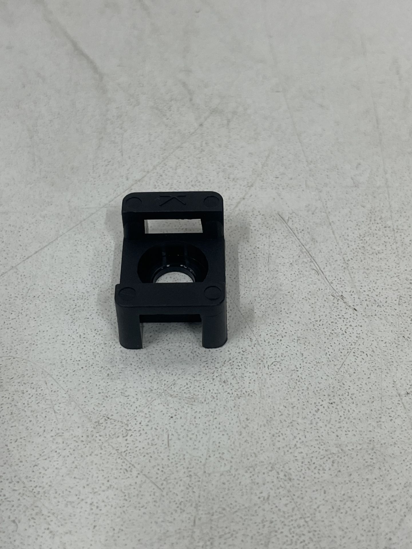 Approximately 700 x Black Plastic Clips - Image 3 of 6