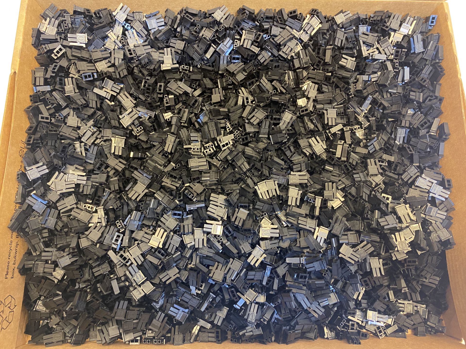 Approximately 4500 x Molex Micro-Fit Male Connector Housing - Image 2 of 3