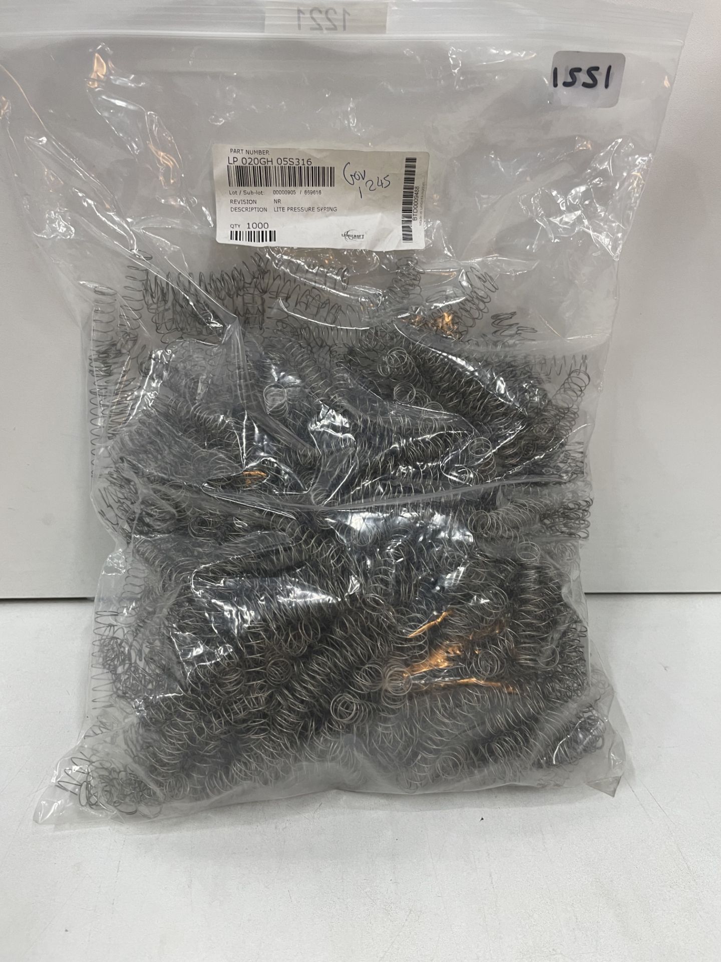 Approximately 1000 x Various Light Pressure Springs - Image 4 of 5