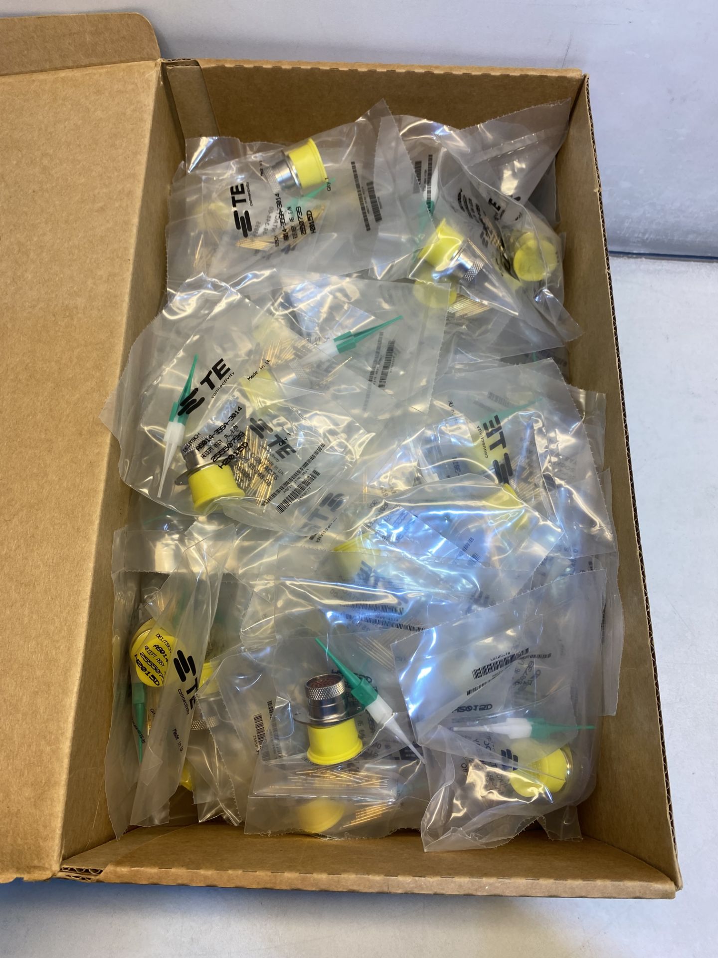 100 X Packs Of TE Connectivity AS014-35SA-3014 Standard Circular Connectors, Wire To Wire, 37 Positi - Image 3 of 3