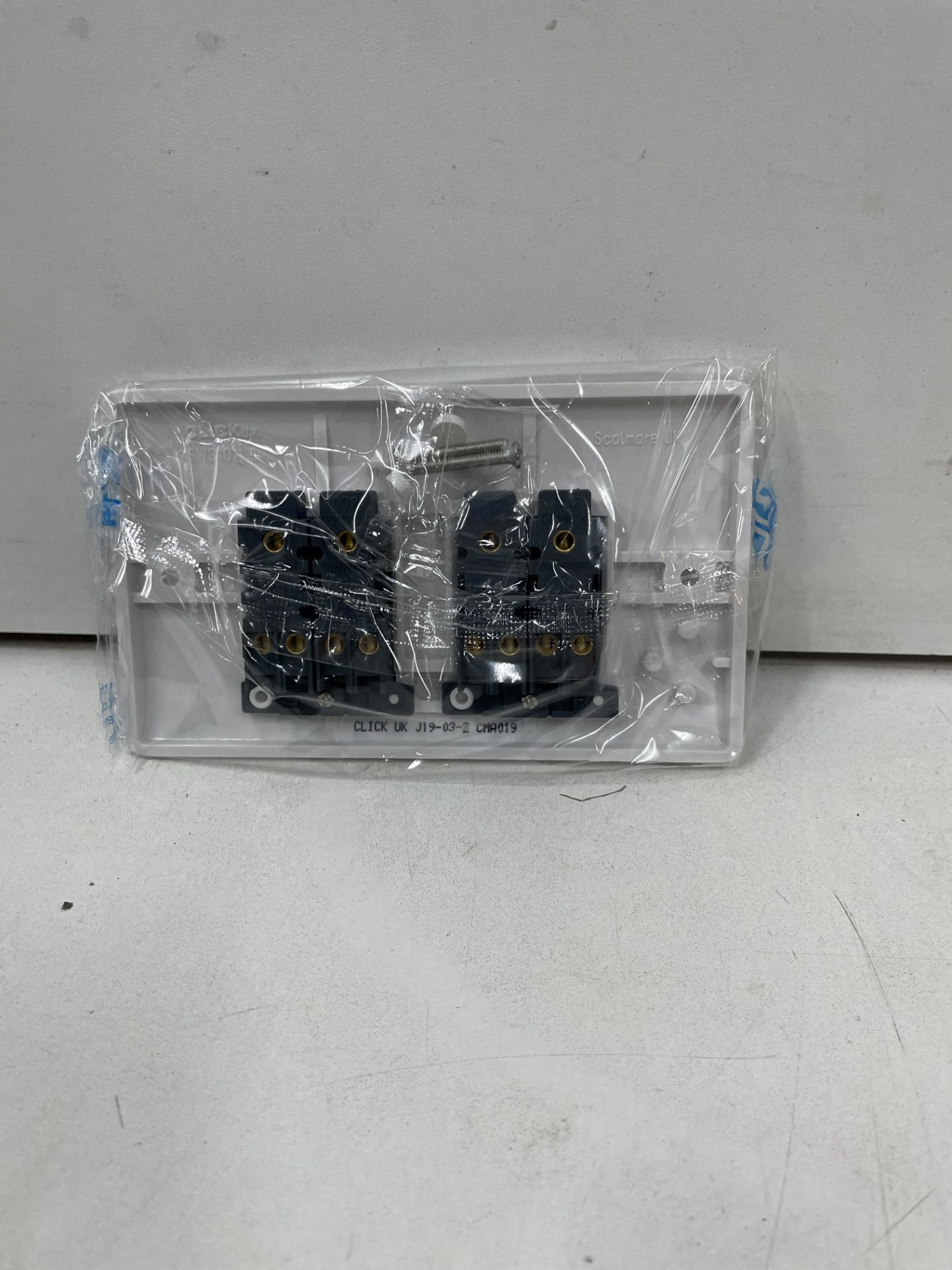 25 x 4 Gang/2 Way Plate Switch - Image 2 of 7