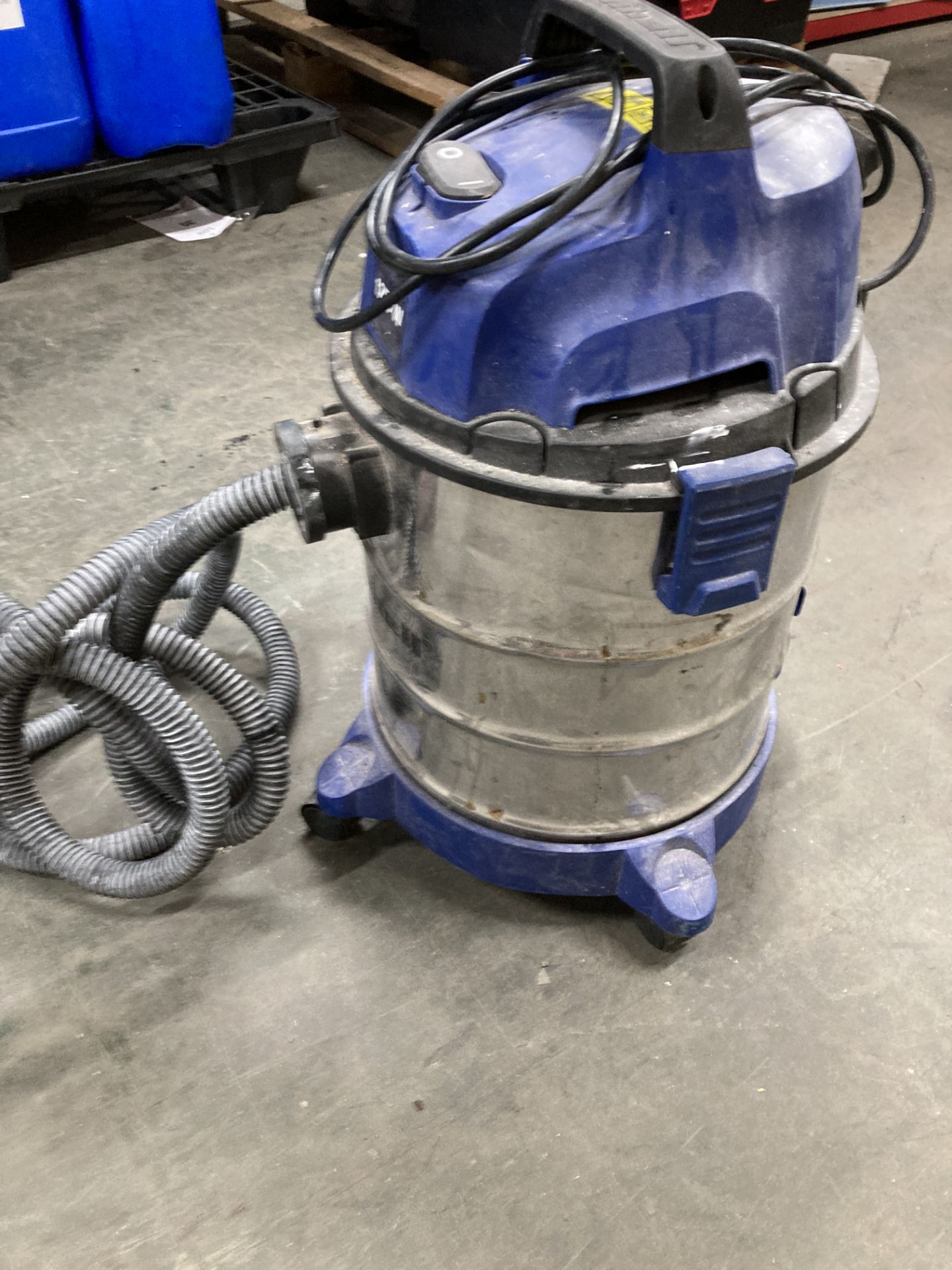 Einhell BT-VC Vacuum W/ Plaster Sanding Attachment - Image 2 of 6