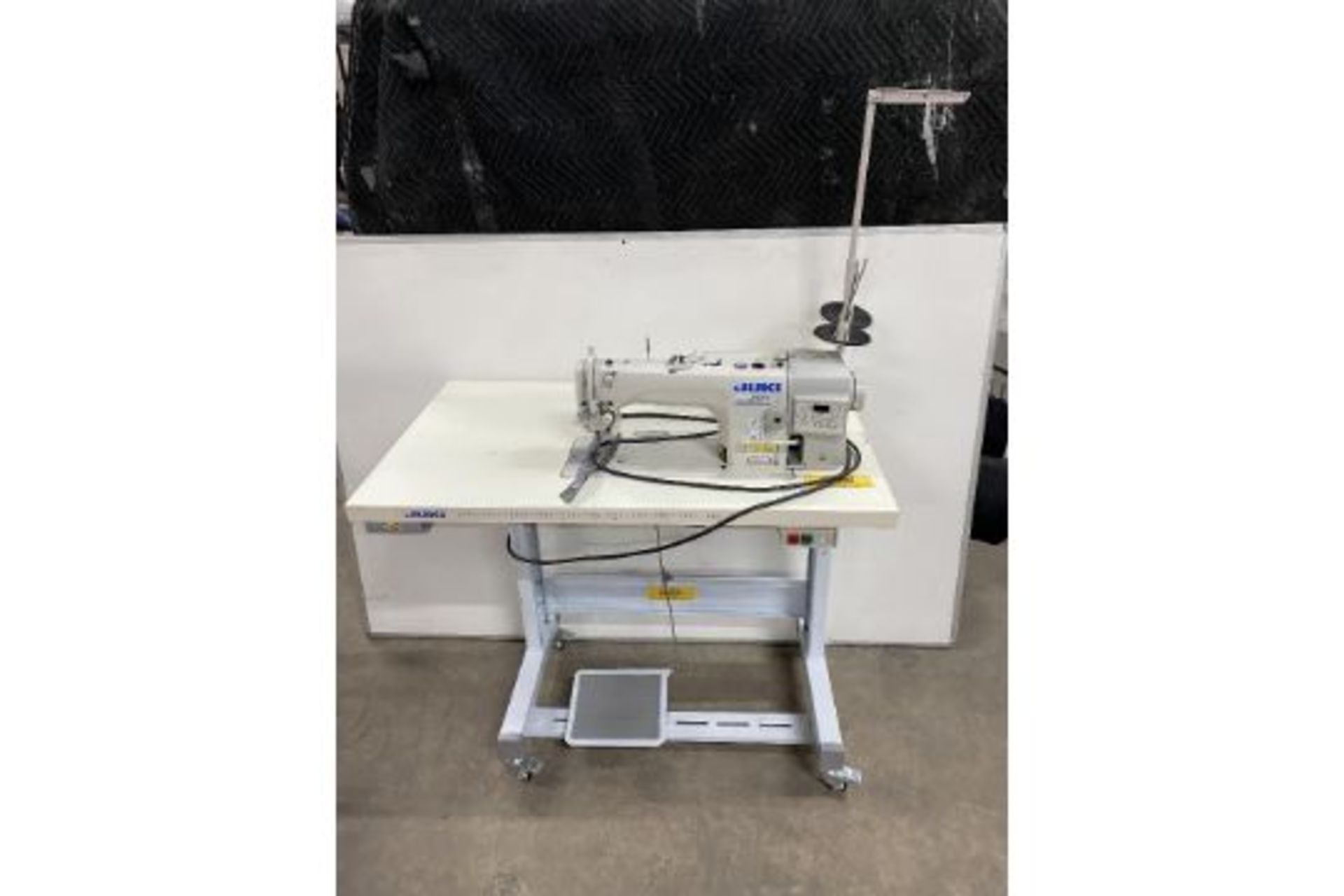 Juki DDL-900A-S Direct Drive Lockstitch Industrial Sewing Machine W/Stand & Table Top