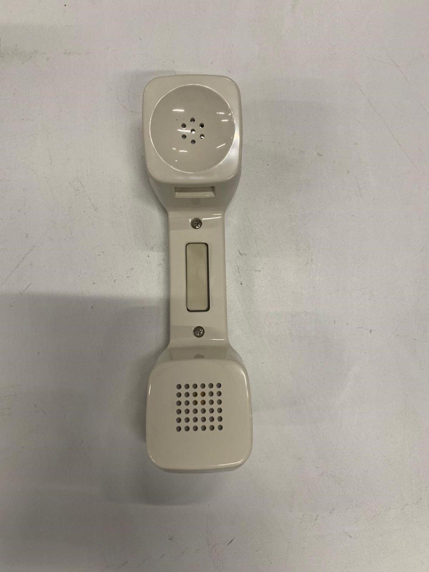 40 x Unbranded White Telephone Receivers - Image 2 of 2