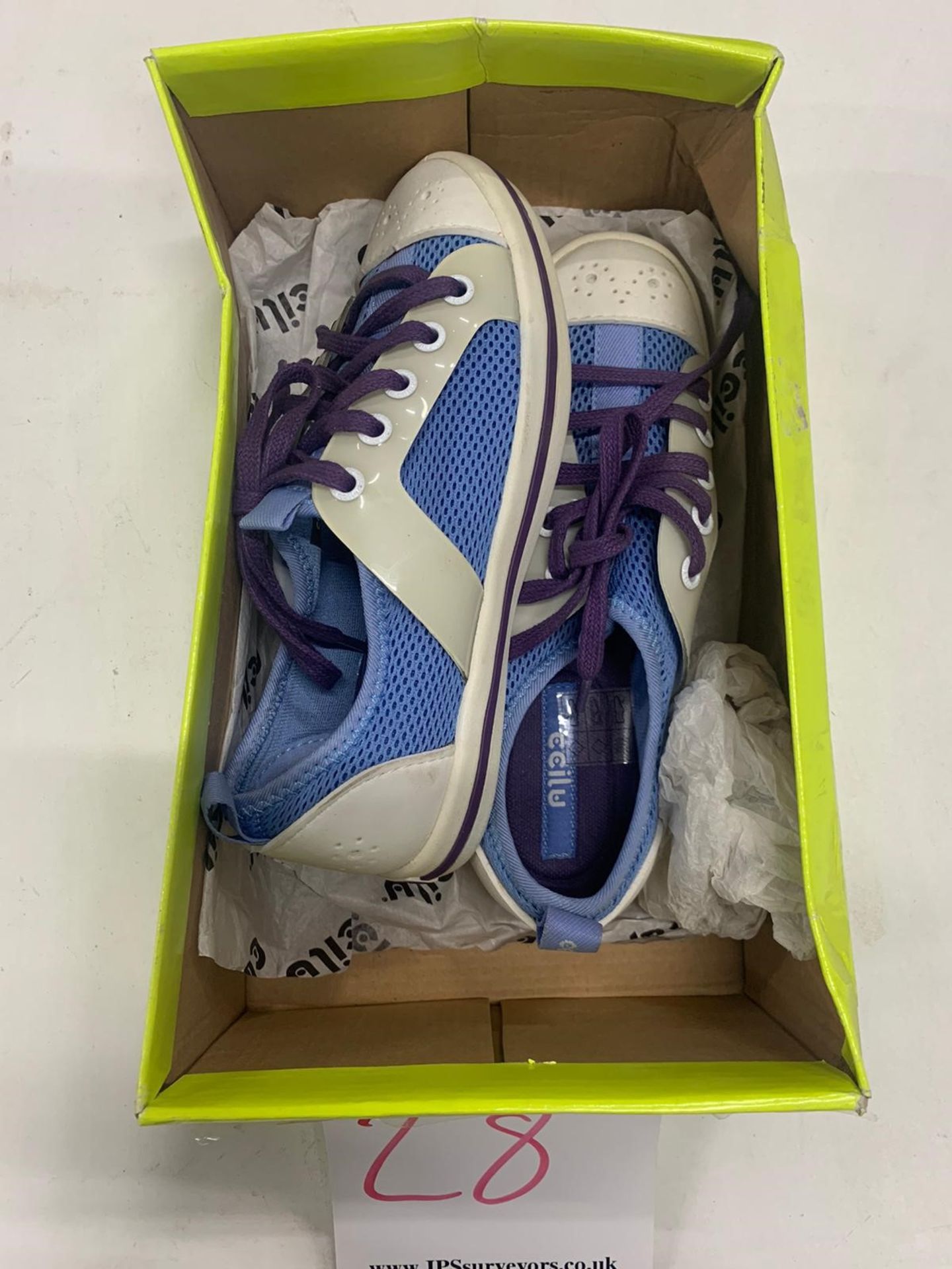 Pair Of CCILU White/Purple Plimsolls *DAMAGED BOX* | UK 2.5 - Image 2 of 3