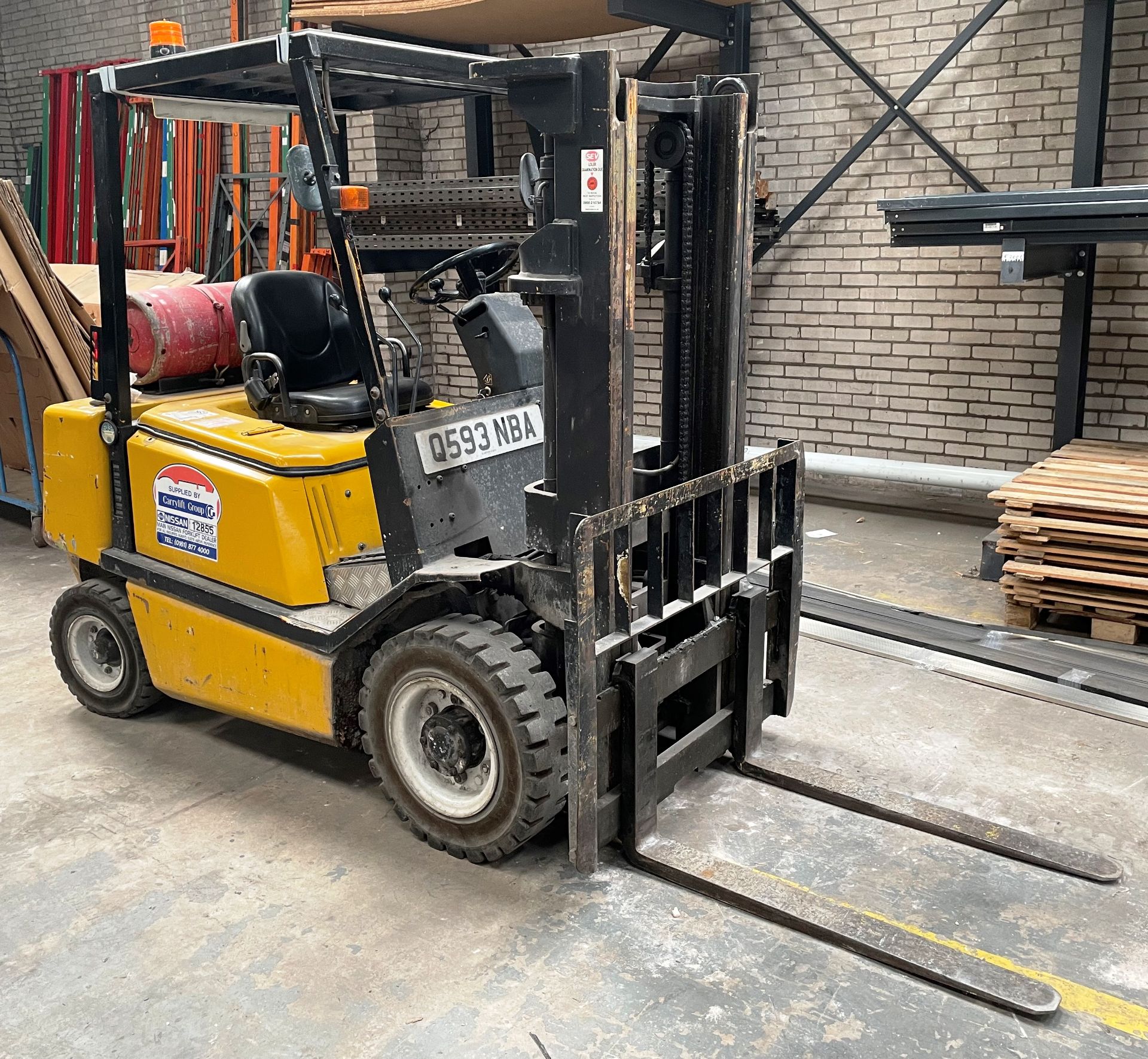 Yale FG25PVIF2 2.5T Gas Forklift | Hours: 6,181 - Image 2 of 12