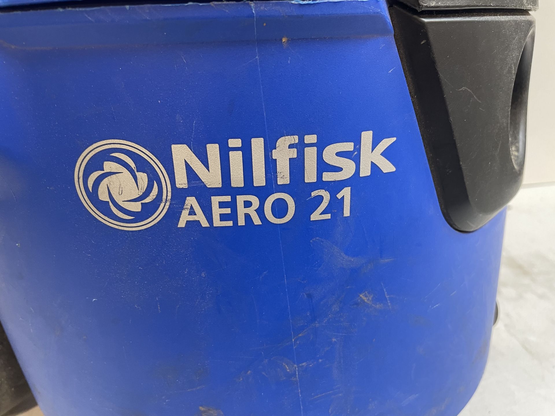 NilFisk Aero 21-01 PC 20L Professional Wet & Dry Vacuum Cleaner - Image 4 of 5