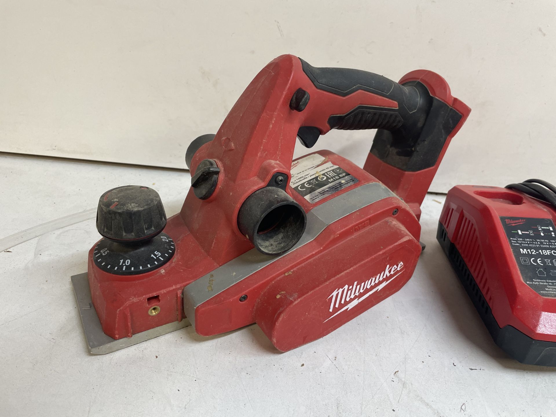 Milwaukee M18 BP Cordless Planer w/ Charger | NO BATTERY - Image 3 of 5