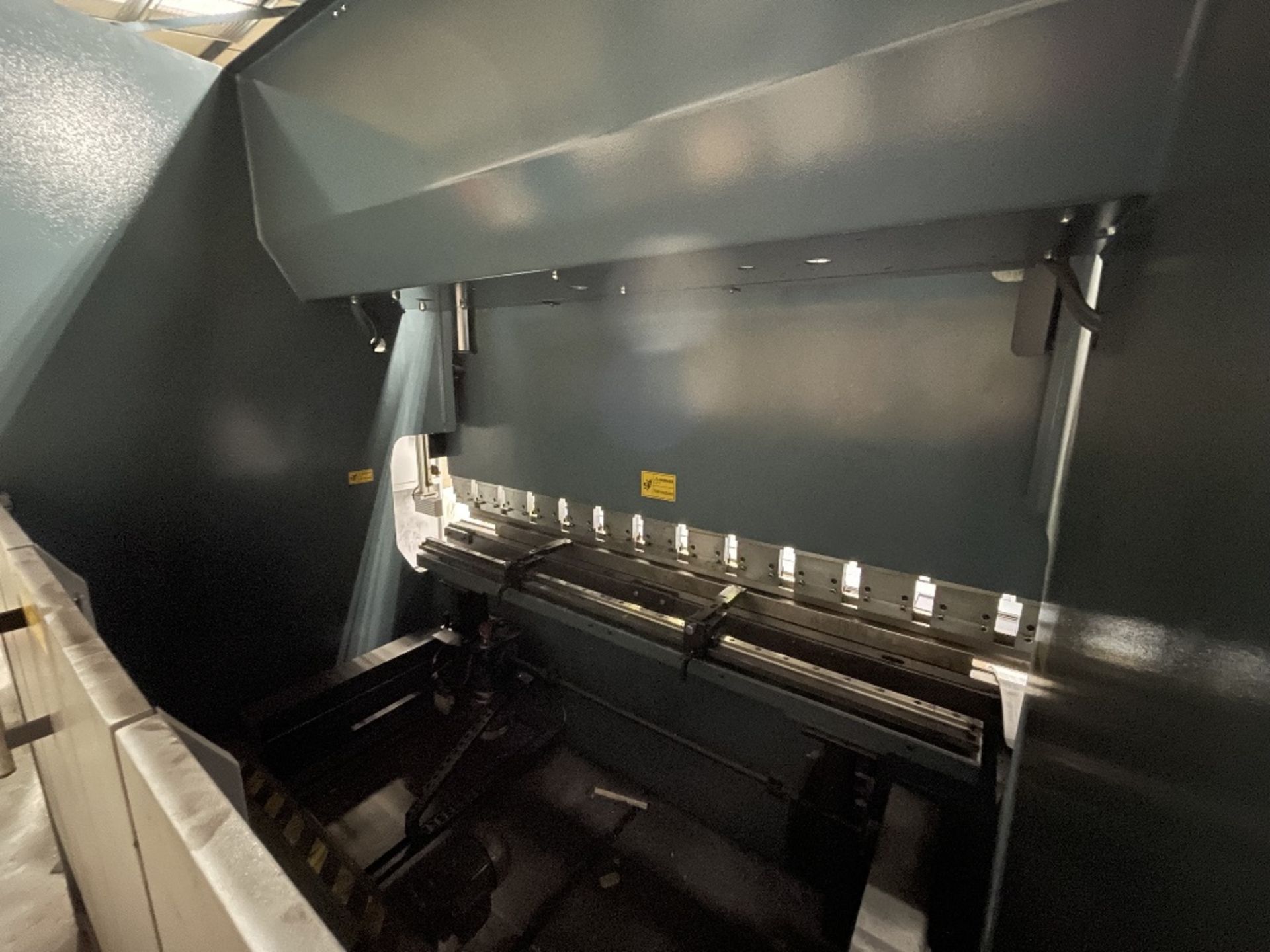 Durma AD-R 25-100 2550mm x 100T 3 Axis Synchro Pressbrake | 2014 - Image 15 of 20